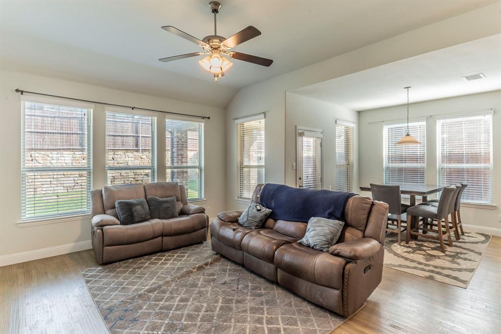 Fort Worth, Texas, 76179, United States, 4 Bedrooms Bedrooms, ,4 BathroomsBathrooms,Residential,For Sale,1978129