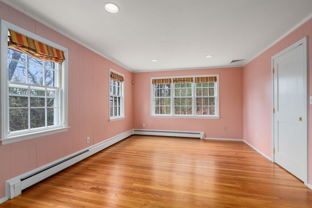 Weston, Massachusetts, 02493, United States, 4 Bedrooms Bedrooms, ,4 BathroomsBathrooms,Residential,For Sale,1947070