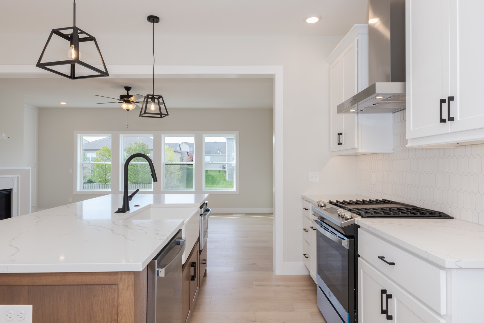 Bloomington, Illinois, 61705, United States, 4 Bedrooms Bedrooms, ,4 BathroomsBathrooms,Residential,For Sale,1957055