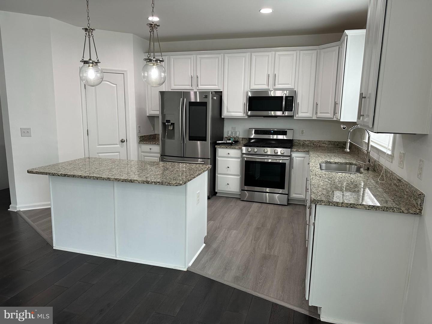 Aldie, Virginia, 20105, United States, 3 Bedrooms Bedrooms, ,3 BathroomsBathrooms,Residential,For Sale,1891094