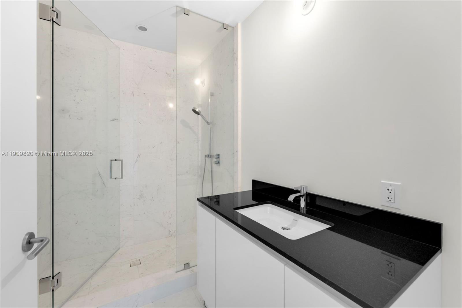 Sunny Isles Beach, Florida, 33160, United States, 4 Bedrooms Bedrooms, ,5 BathroomsBathrooms,Residential,For Sale,1989391