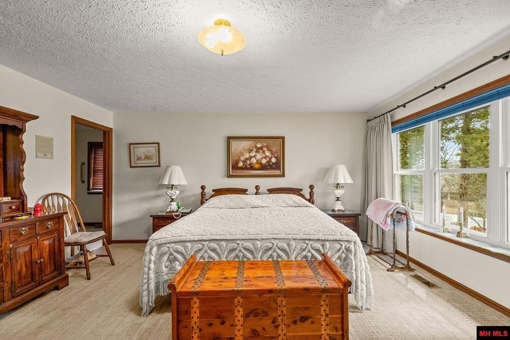 Mountain Home, Arkansas, 72653, United States, 3 Bedrooms Bedrooms, ,4 BathroomsBathrooms,Residential,For Sale,2025116