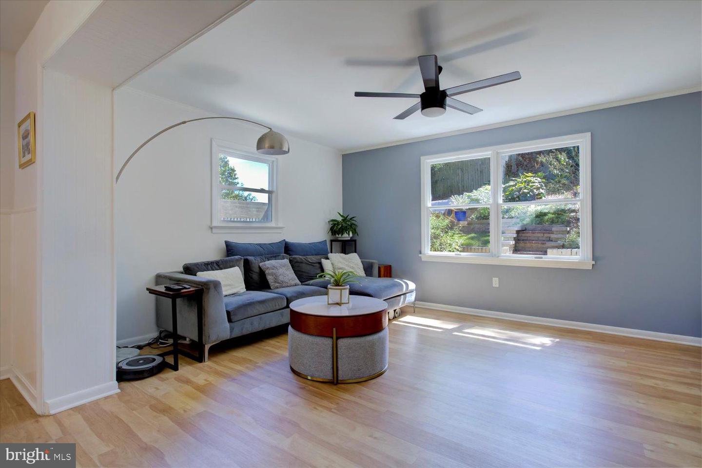 Arlington, Virginia, 22204, United States, 2 Bedrooms Bedrooms, ,1 BathroomBathrooms,Residential,For Sale,1951010
