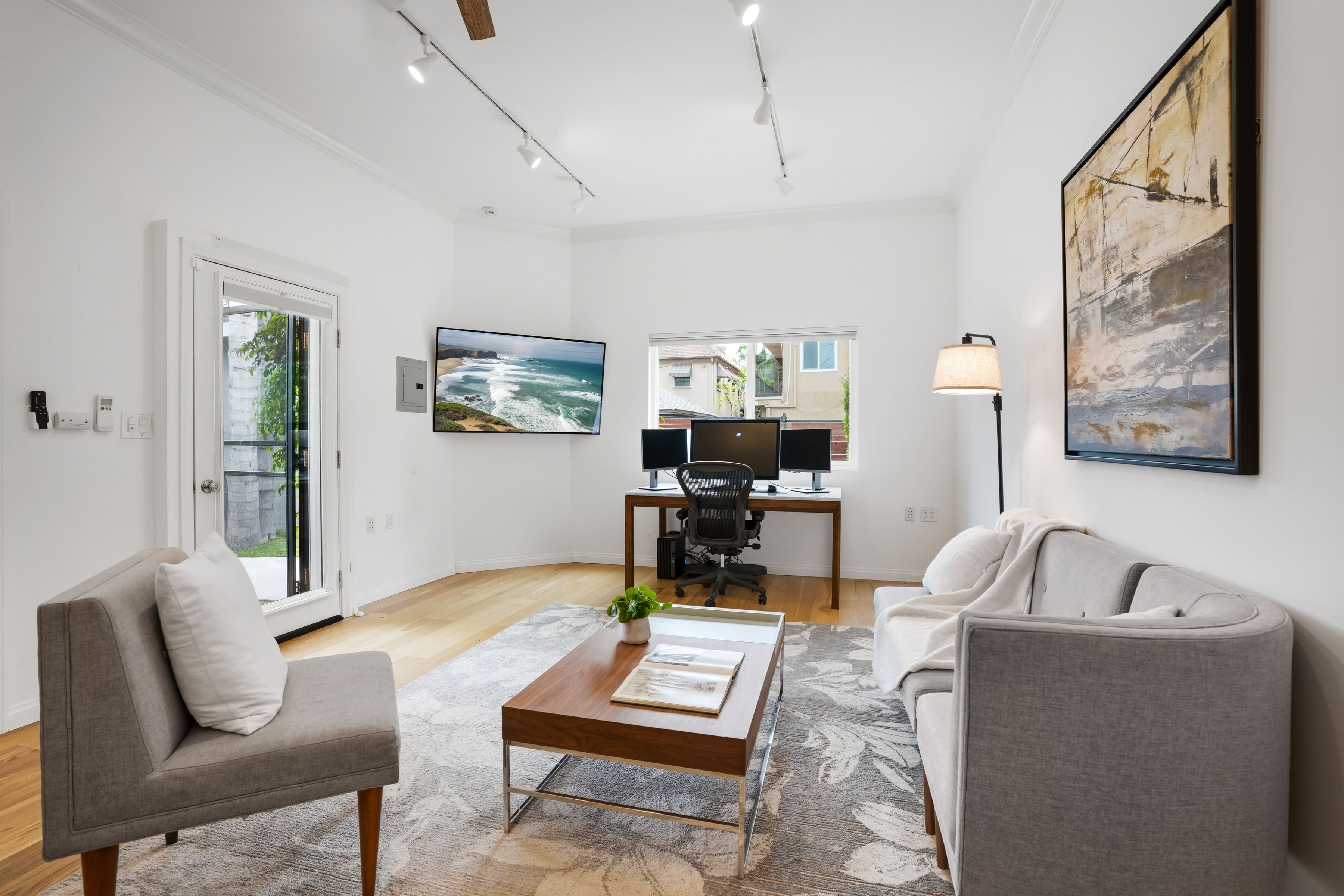  4744 Camellia Avenue - 物件實景