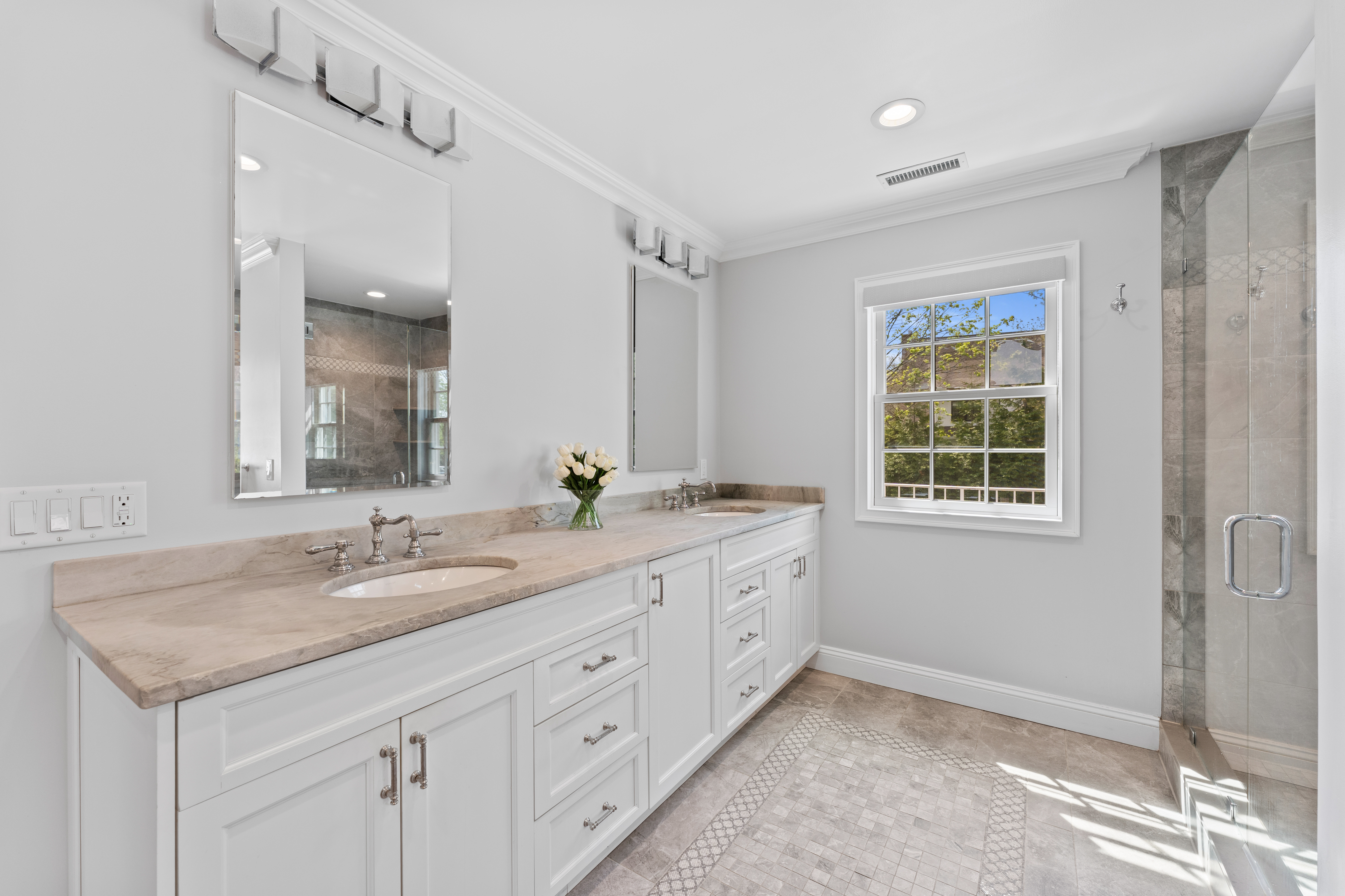  Offering timeless design, refined finishes, and exceptional comfort. - 物件實景