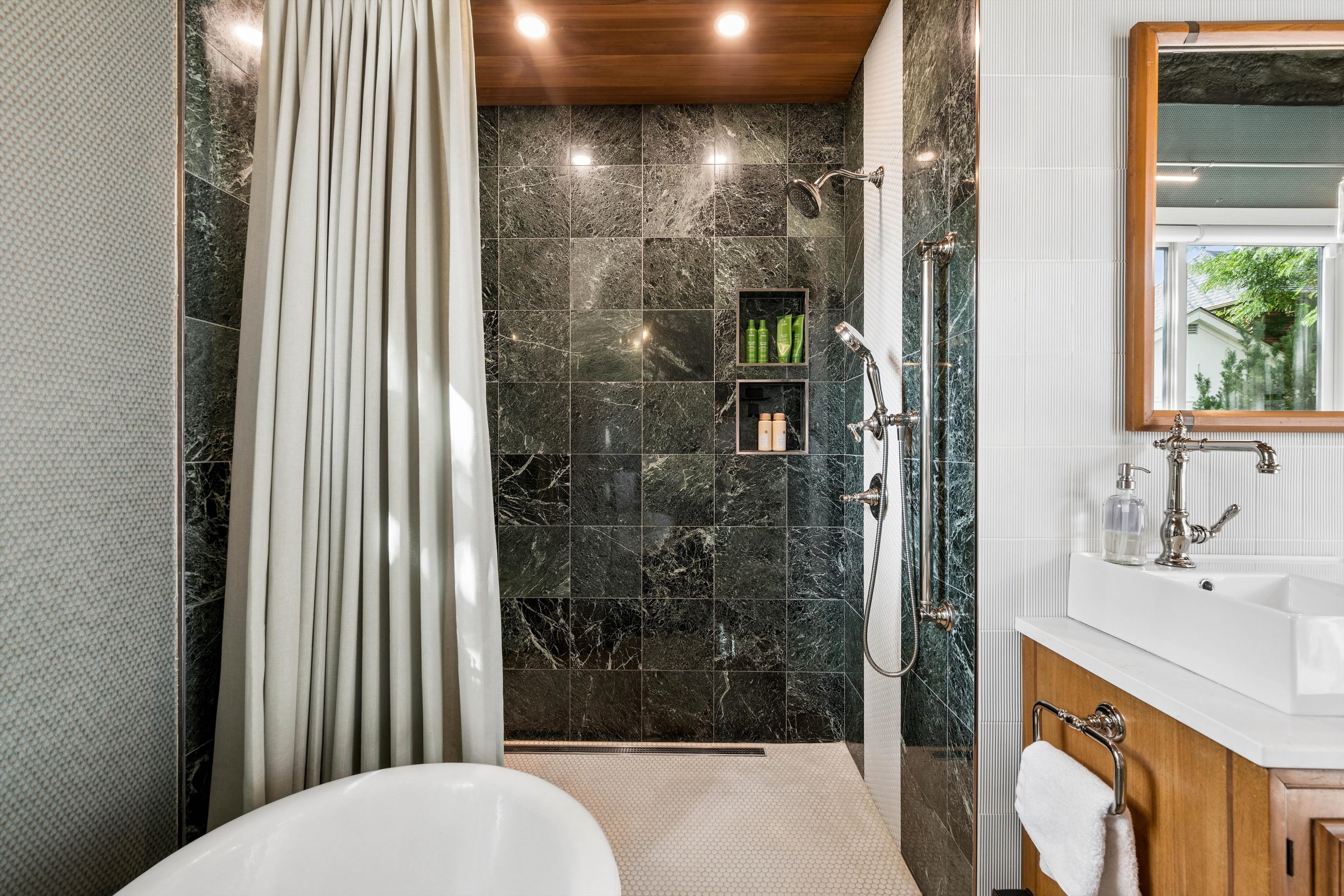  Timeless Style And Function Captured In This 2023 Full Renovation - 物件實景