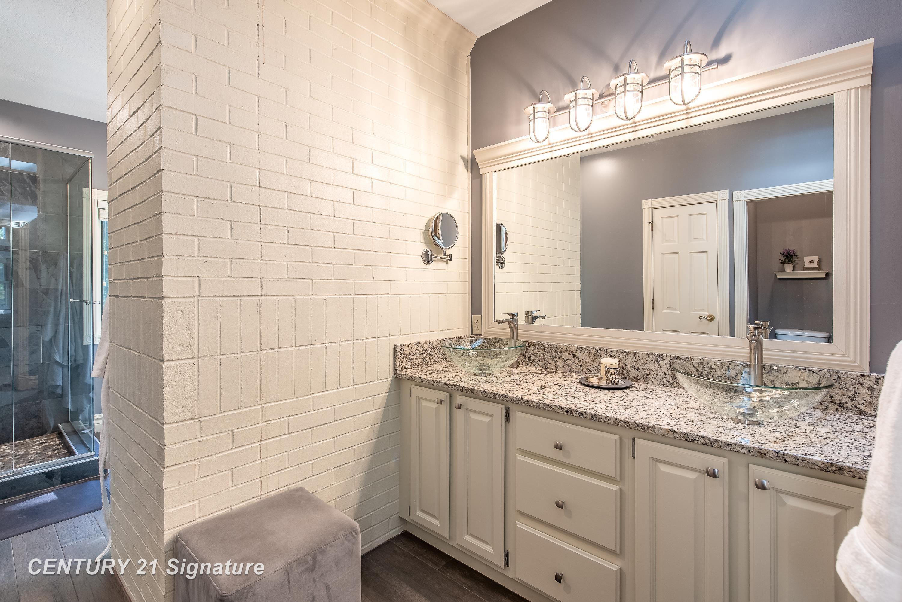 Midland, Michigan, 48642, United States, 5 Bedrooms Bedrooms, ,6 BathroomsBathrooms,Residential,For Sale,1977241