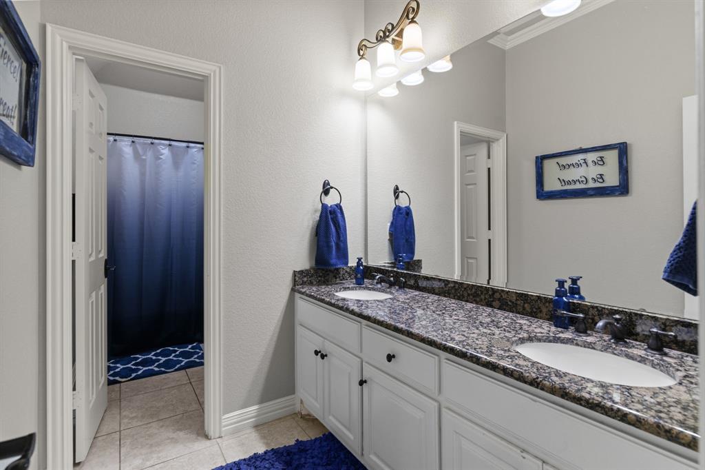 Lakeside, Texas, 76108, United States, 4 Bedrooms Bedrooms, ,3 BathroomsBathrooms,Residential,For Sale,1796738