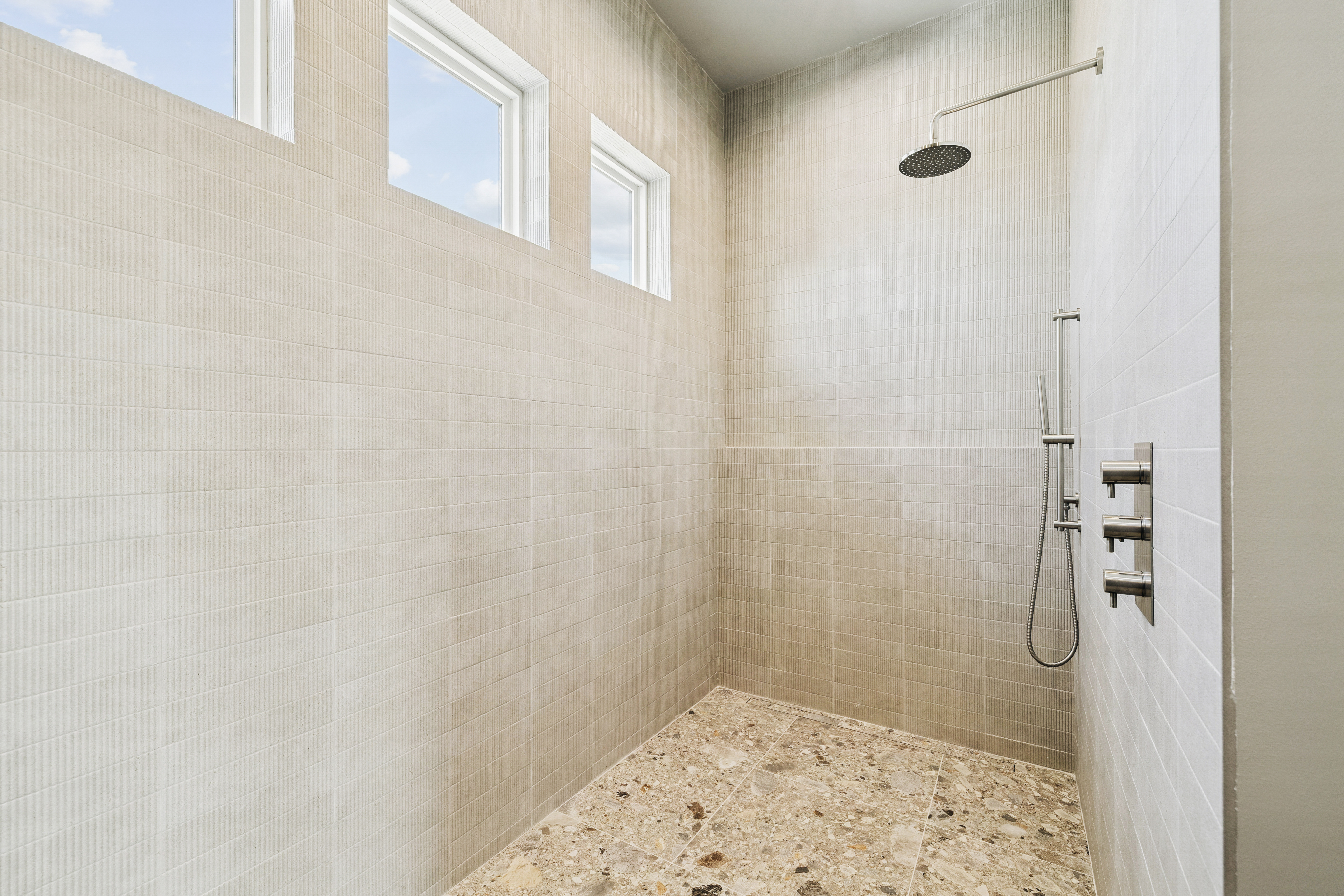  New Construction With Outdoor Oasis A Short Stroll To The Beach - 物件實景