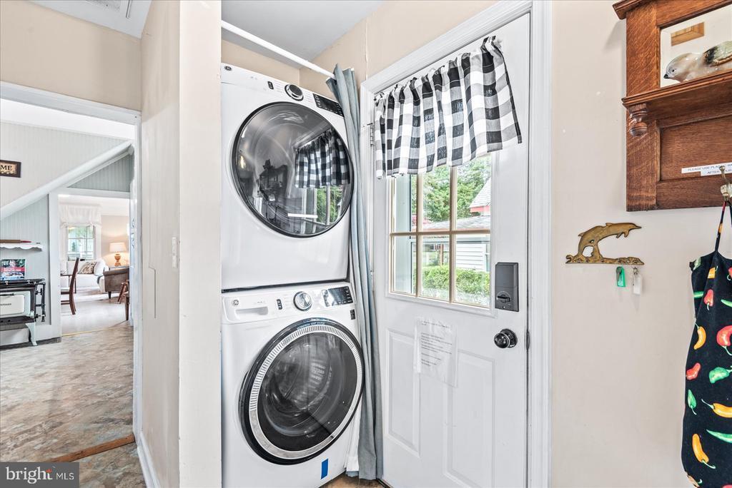 Colonial Beach, Virginia, 22443, United States, 4 Bedrooms Bedrooms, ,2 BathroomsBathrooms,Residential,For Sale,1926238