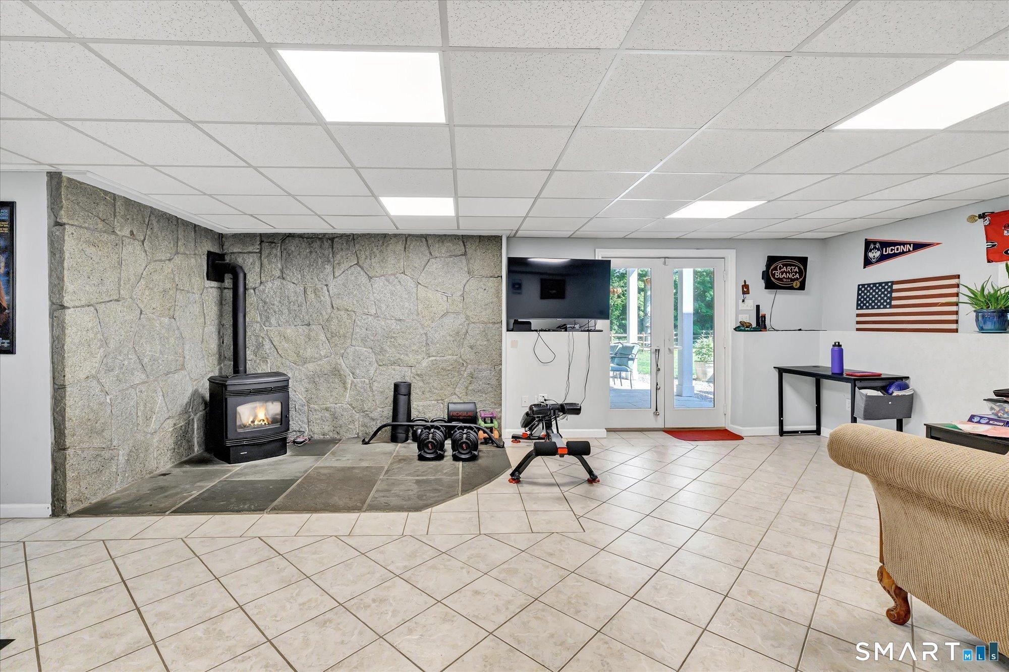 Shelton, Connecticut, 06484, United States, 4 Bedrooms Bedrooms, ,4 BathroomsBathrooms,Residential,For Sale,2049077