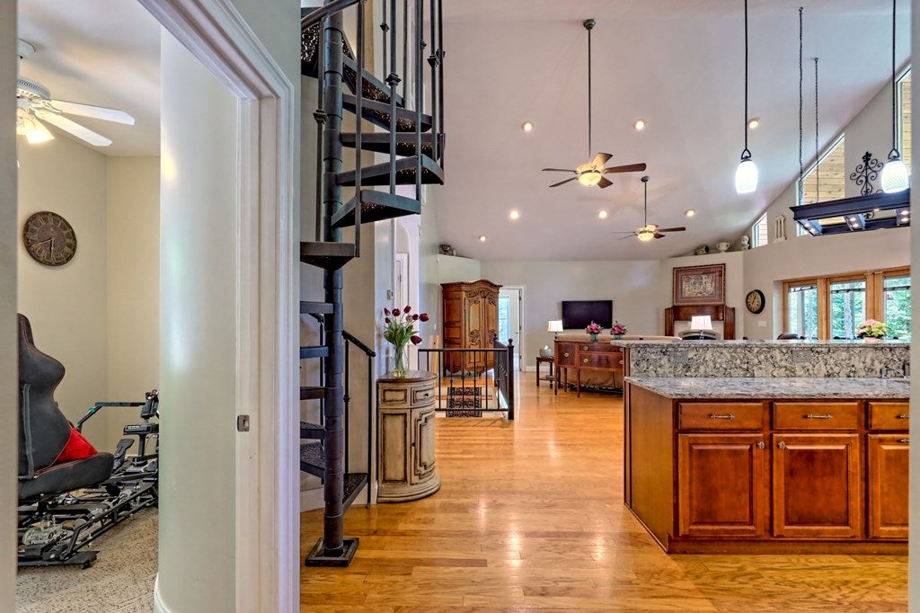 Blairsville, Georgia, 30512, United States, 4 Bedrooms Bedrooms, ,3 BathroomsBathrooms,Residential,For Sale,1827320