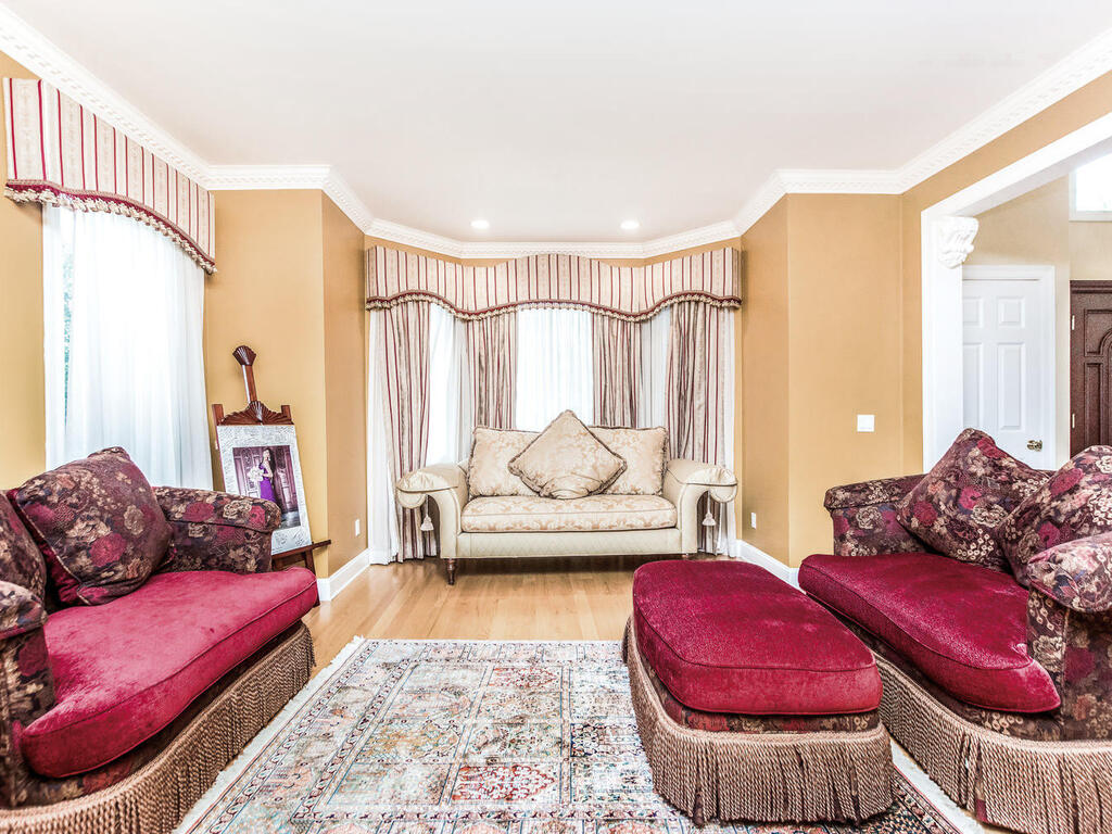 Scarsdale, New York, 10583, United States, 5 Bedrooms Bedrooms, ,6 BathroomsBathrooms,Residential,For Sale,1974207