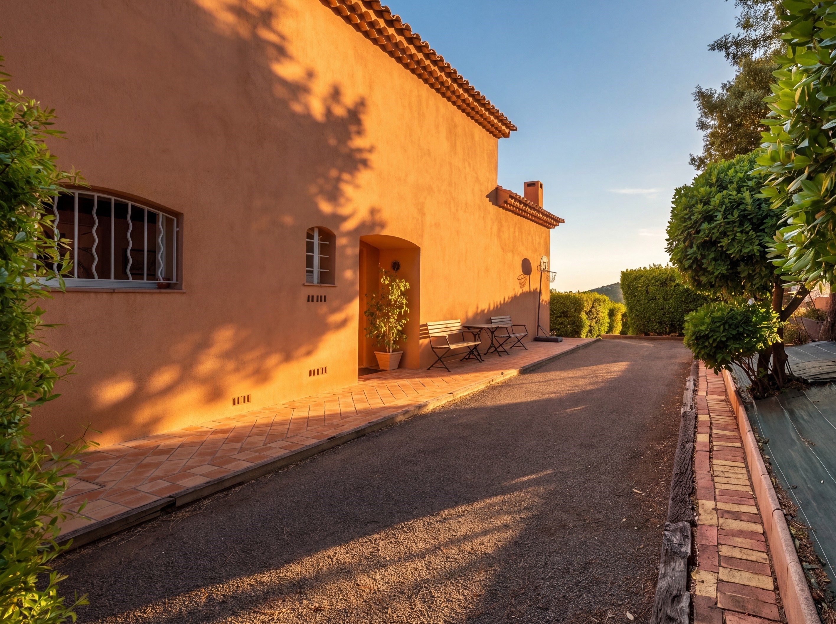  Sea-view Provençal villa: 1,500 m² plot with pool, in a residential area close … - 物件實景