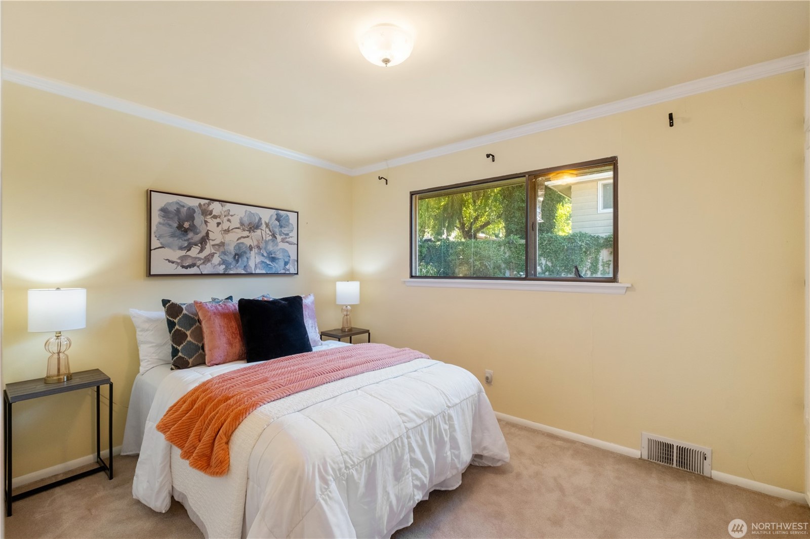 Kirkland, Washington, 98033, United States, 3 Bedrooms Bedrooms, ,2 BathroomsBathrooms,Residential,For Sale,1904417