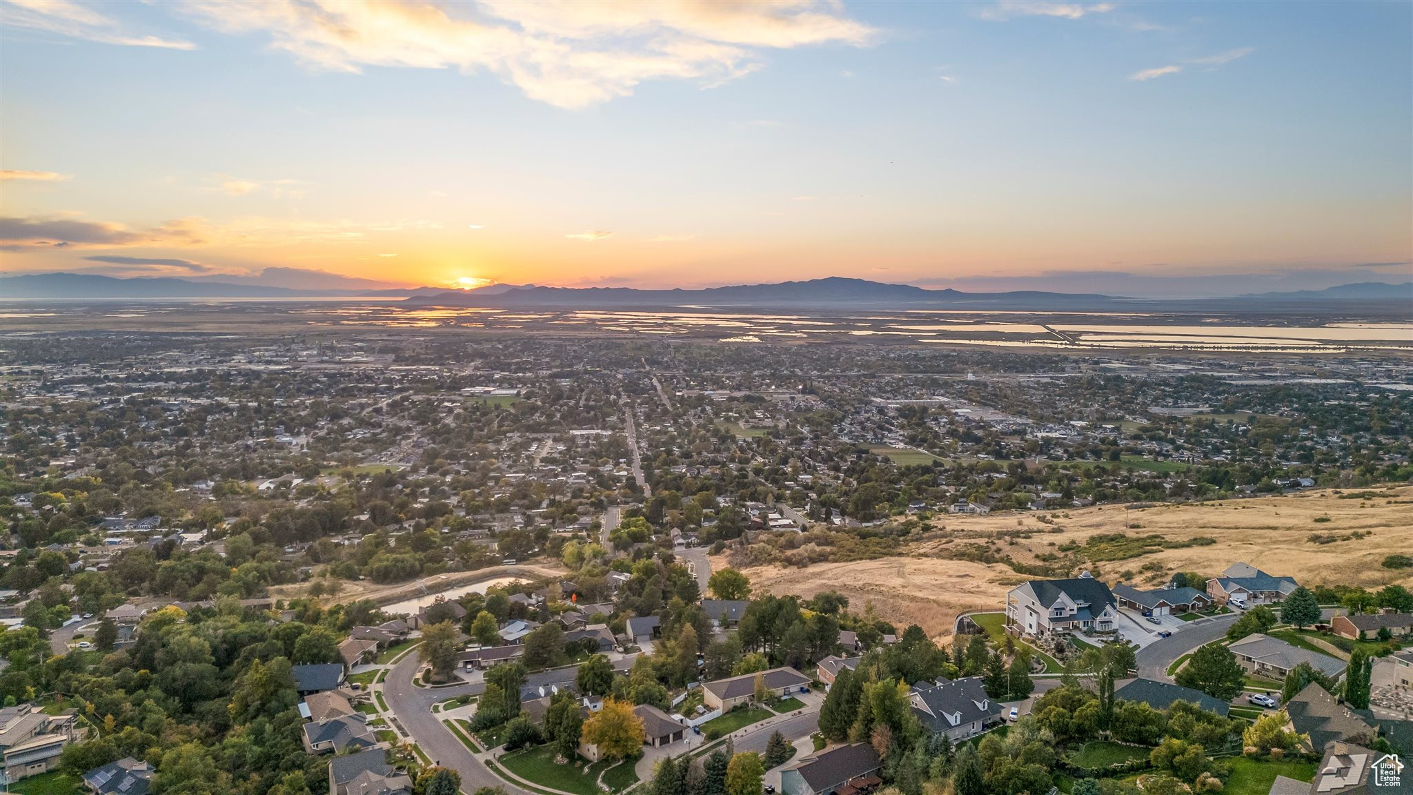 Bountiful, Utah, 84010, United States, 5 Bedrooms Bedrooms, ,4 BathroomsBathrooms,Residential,For Sale,1926219