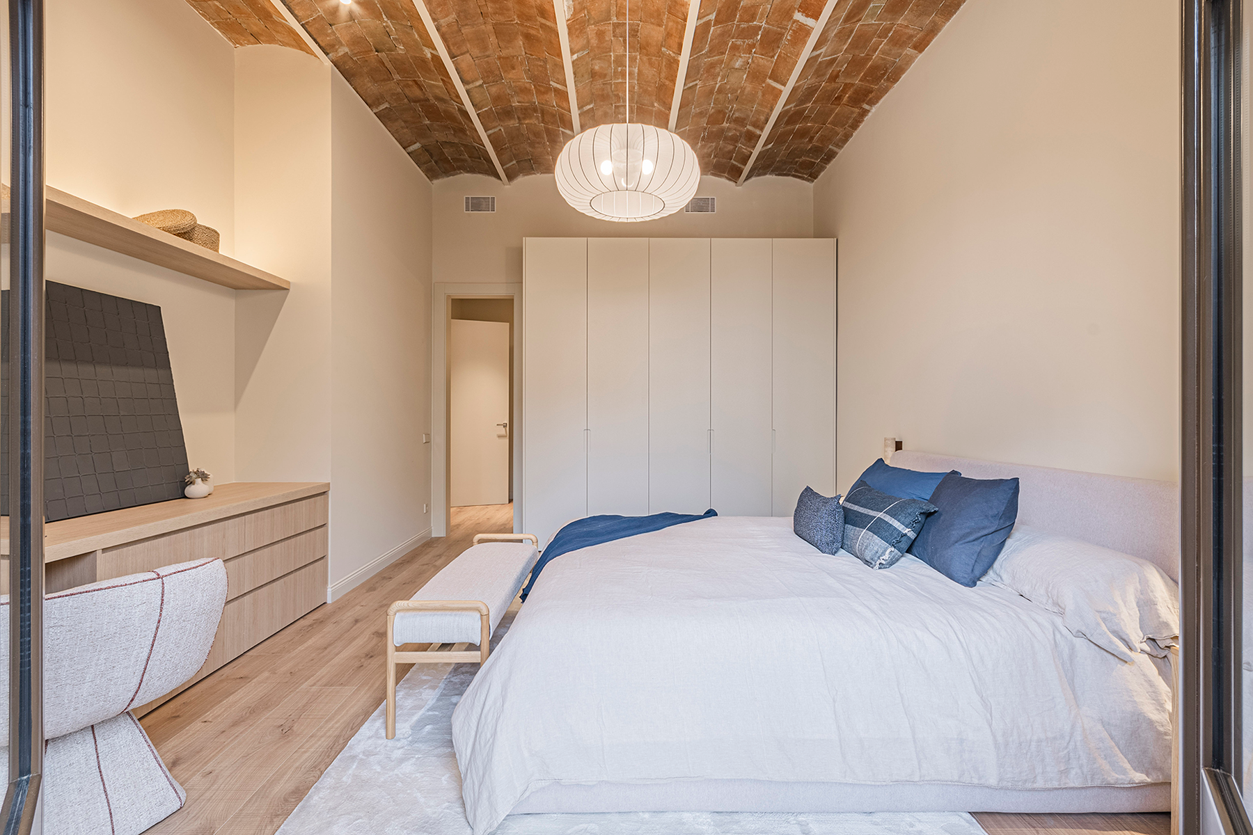  Renovated flat in historic building - L