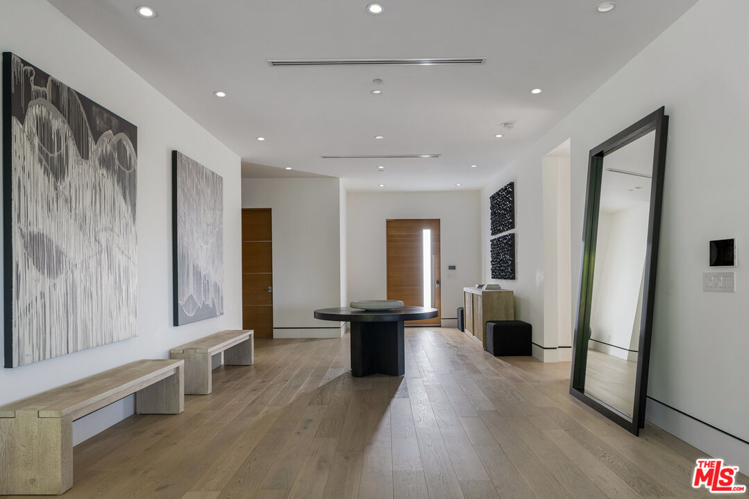 Los Angeles, California, 90049, United States, 4 Bedrooms Bedrooms, ,5 BathroomsBathrooms,Residential,For Sale,1862276