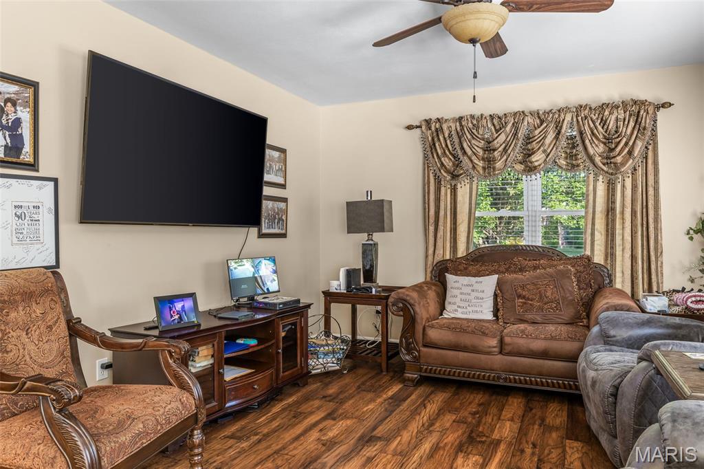 Farmington, Missouri, 63640, United States, 3 Bedrooms Bedrooms, ,3 BathroomsBathrooms,Residential,For Sale,1942281