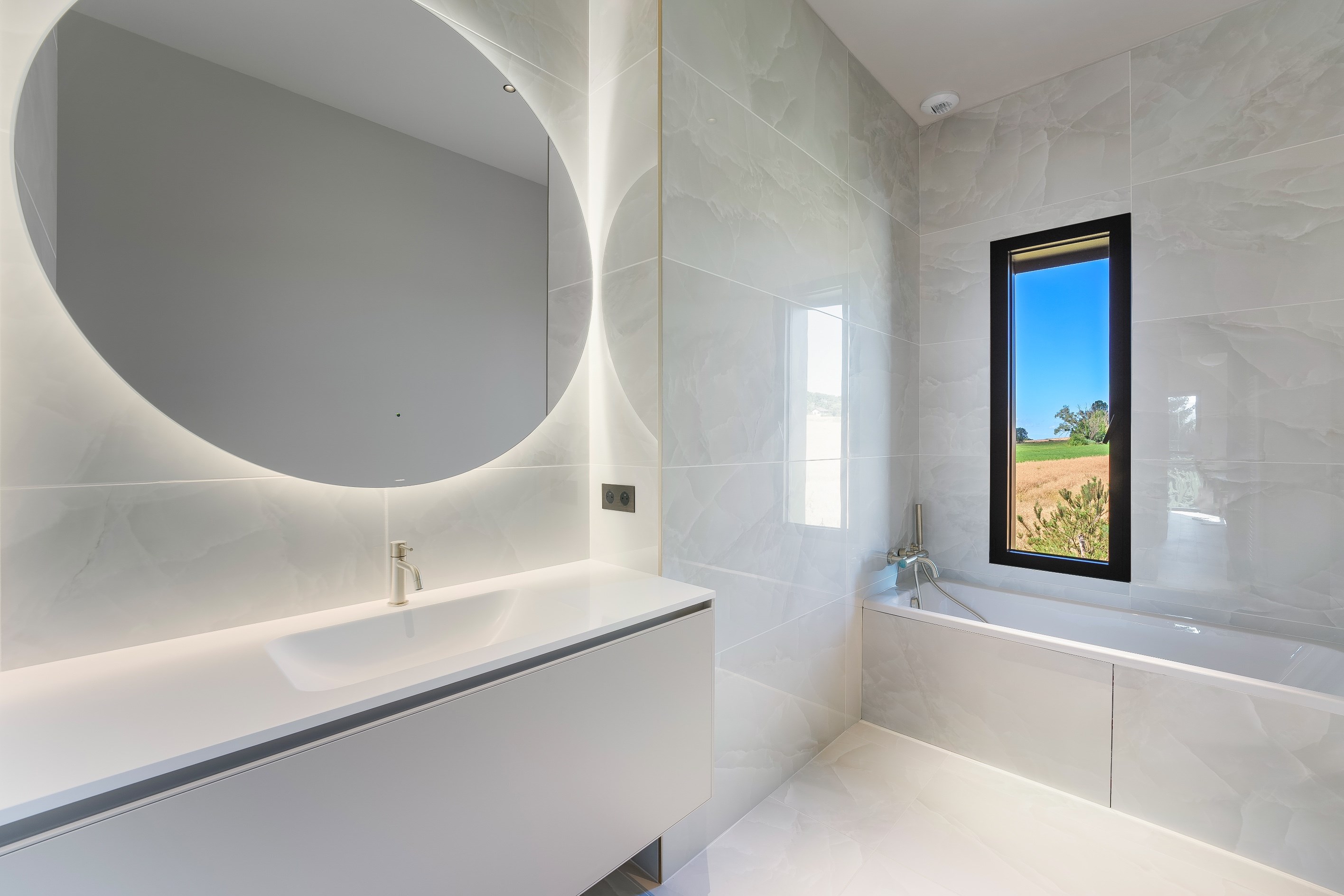  Contemporary villa with  a prime location near the Swiss border. - 物件實景