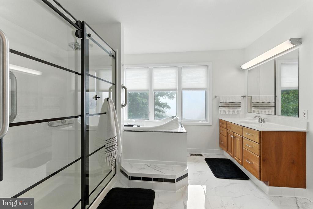 Chester Gap, Virginia, 22623, United States, 4 Bedrooms Bedrooms, ,4 BathroomsBathrooms,Residential,For Sale,1980820