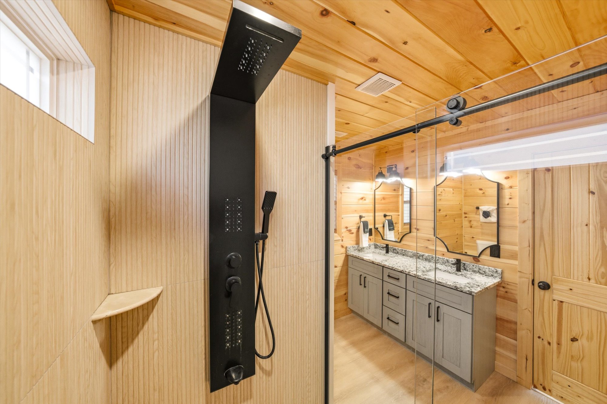 Sevierville, Tennessee, 37862, United States, 2 Bedrooms Bedrooms, ,2 BathroomsBathrooms,Residential,For Sale,1992770