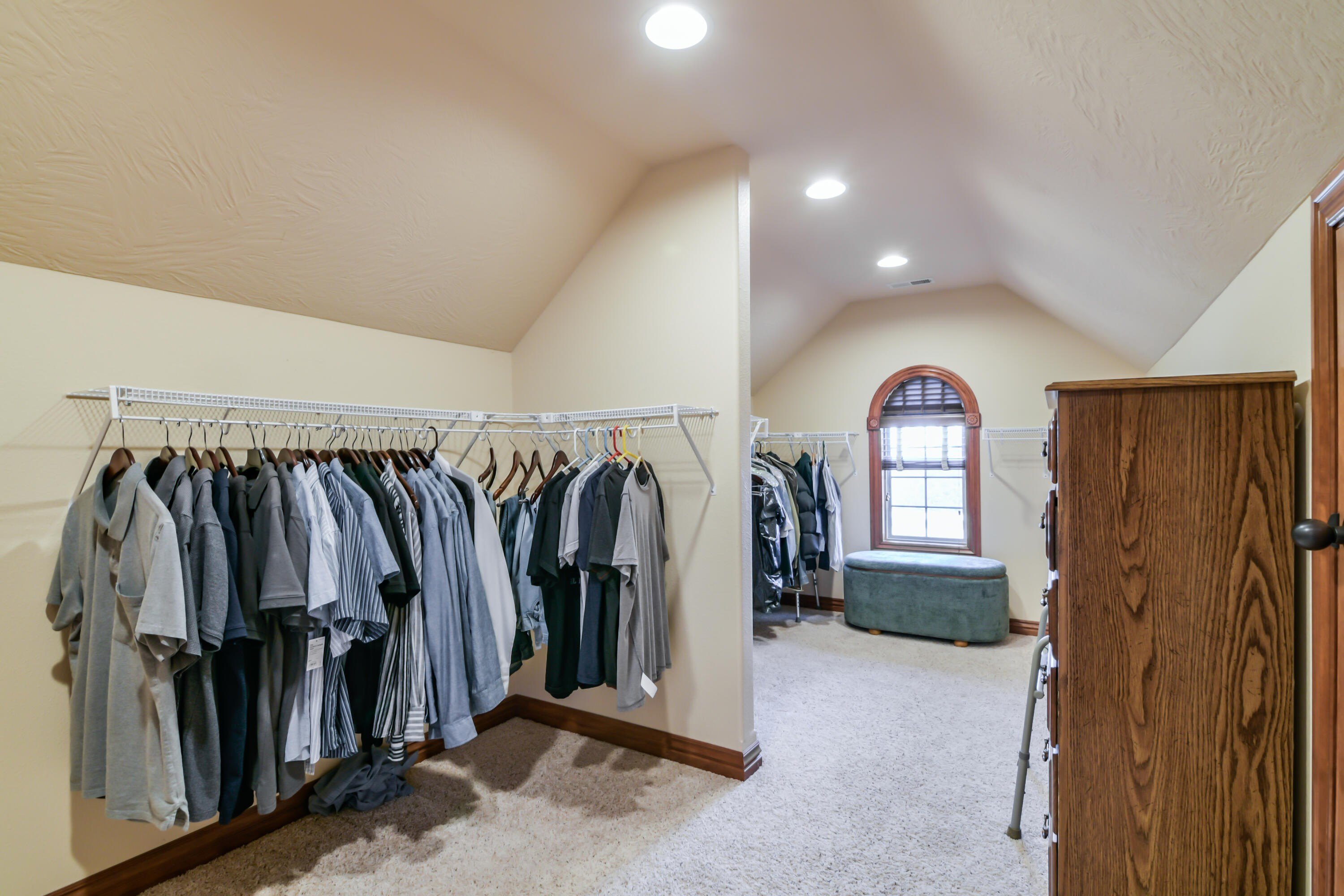 Walnut Shade, Missouri, 65771, United States, 6 Bedrooms Bedrooms, ,5 BathroomsBathrooms,Residential,For Sale,1975828