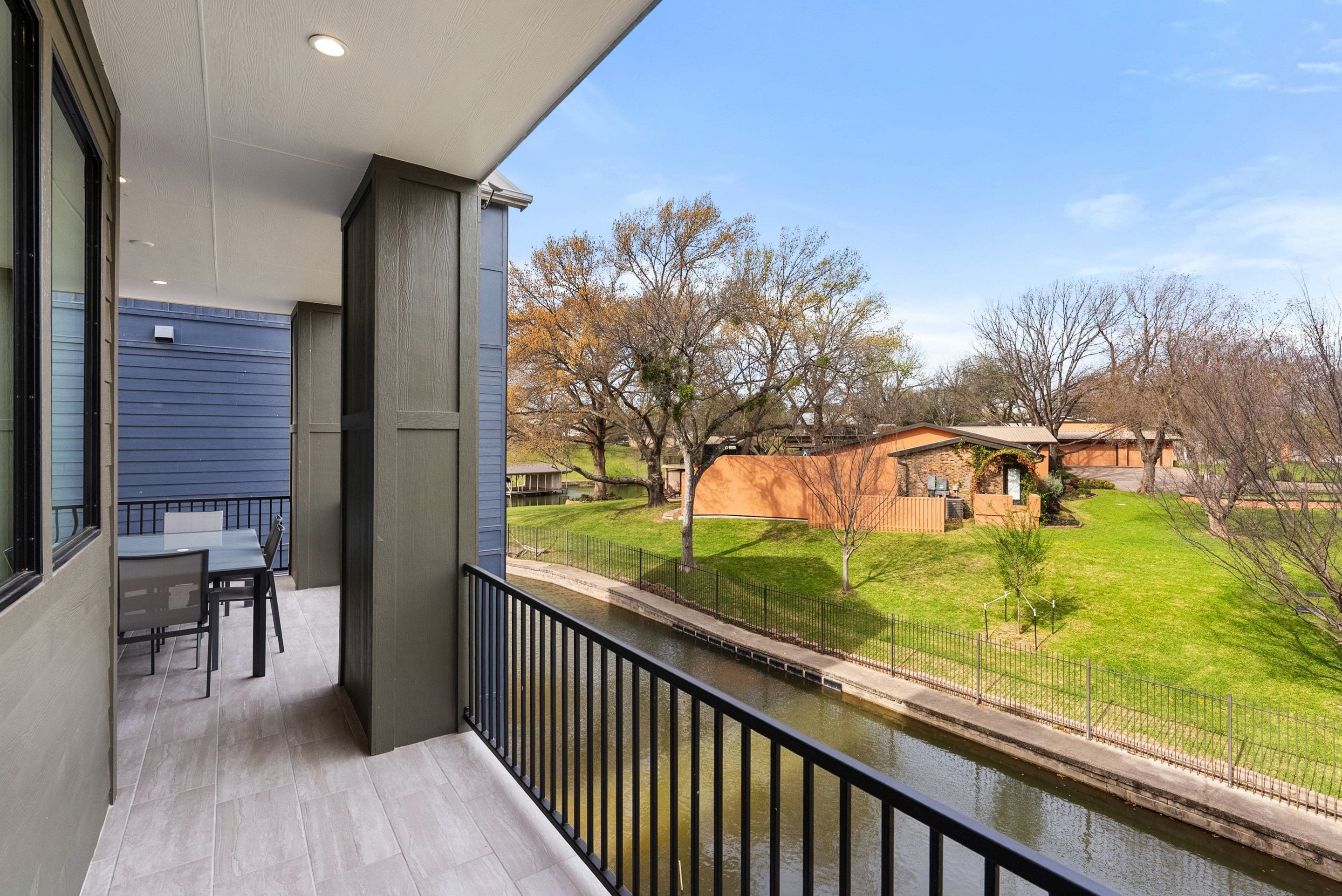  Luxury Value 2023 build on Lake LBJ - 物件實景