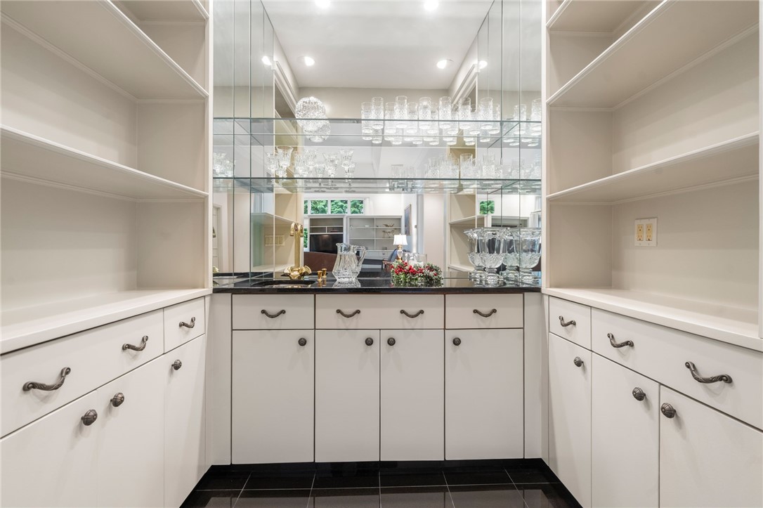 Cranston, Rhode Island, 02920, United States, 3 Bedrooms Bedrooms, ,4 BathroomsBathrooms,Residential,For Sale,1993261