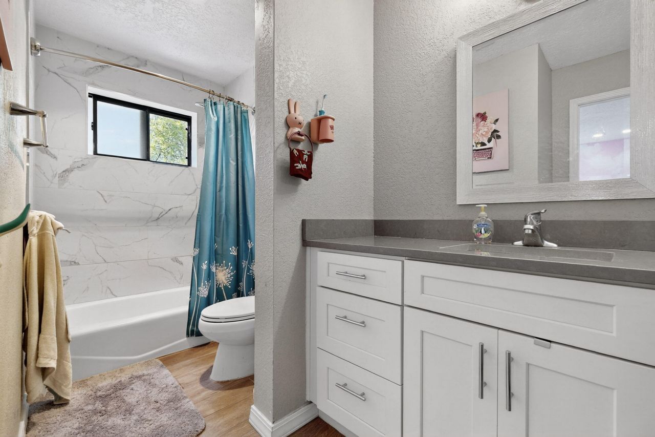 Albuquerque, New Mexico, 87122, United States, 5 Bedrooms Bedrooms, ,5 BathroomsBathrooms,Residential,For Sale,1933221