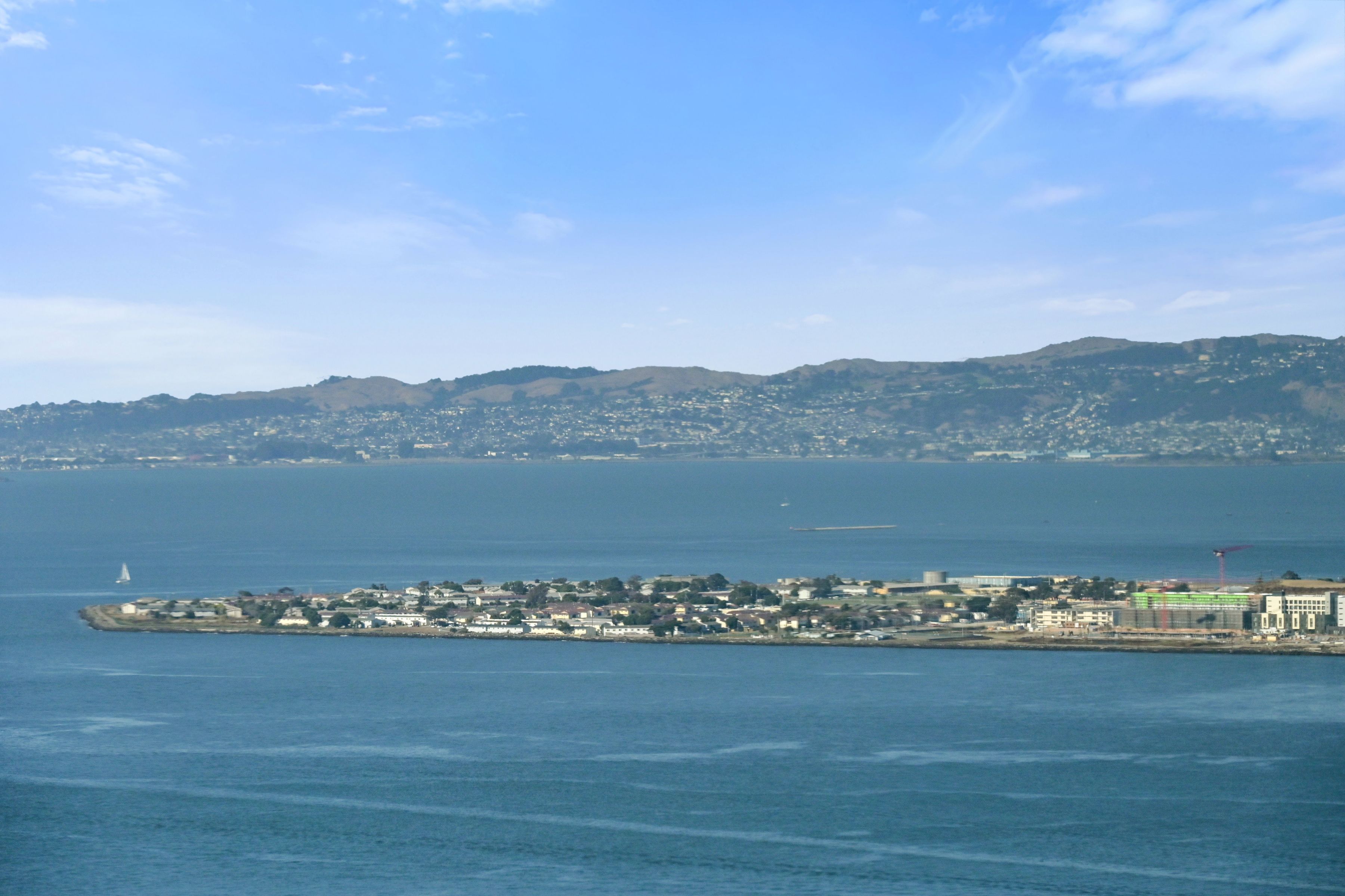  Wrapped in Glass. Enveloped by Views. - 物件實景