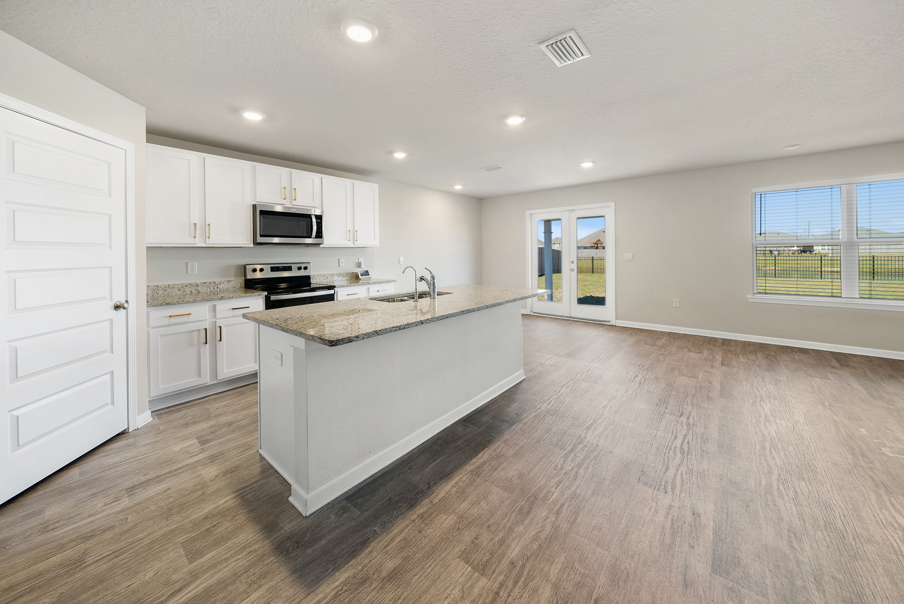  Thoughtfully Designed Residence With Fenced Backyard Near Tyndall AFB - 物件實景