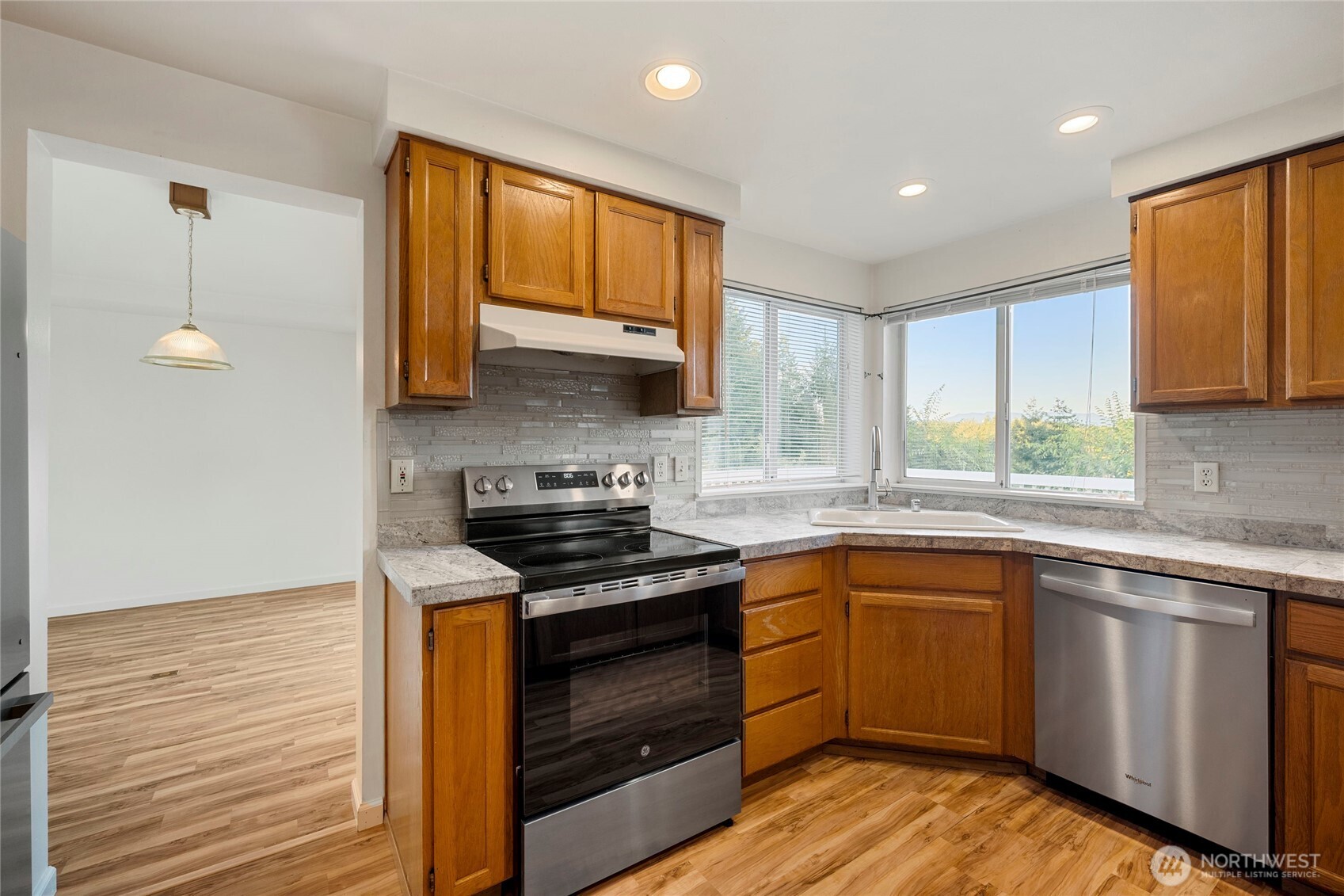 Maple Valley, Washington, 98038, United States, 3 Bedrooms Bedrooms, ,3 BathroomsBathrooms,Residential,For Sale,1891445