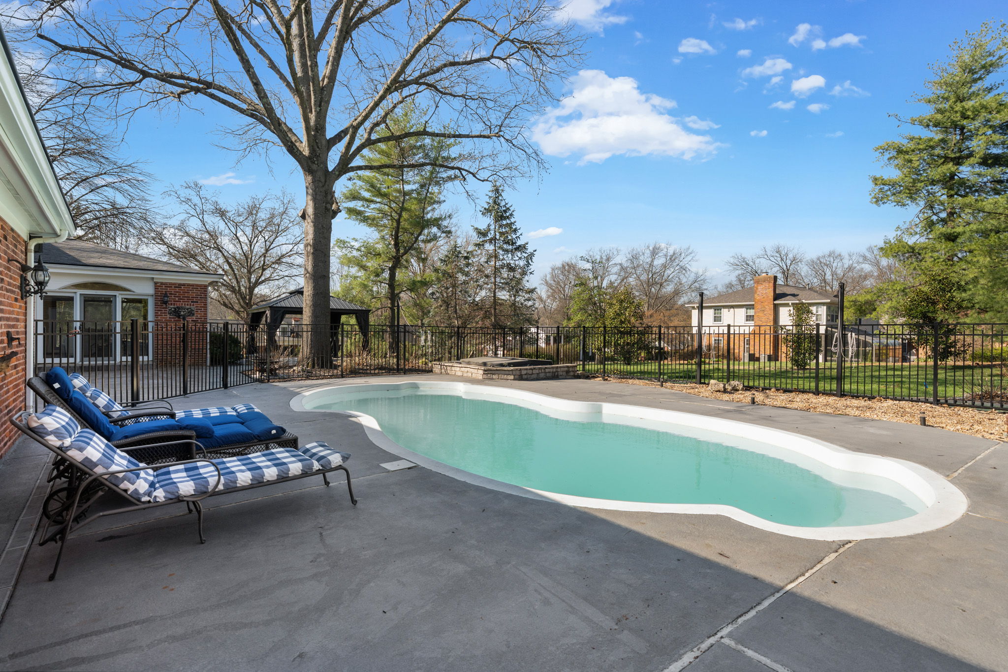  Nestled in the highly sought-after Des Peres area - 物件實景