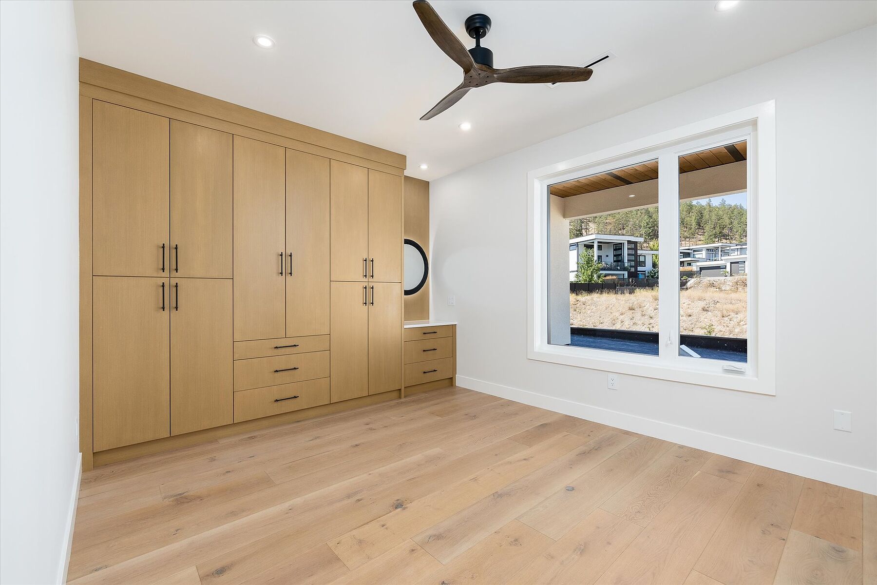  Spacious Modern Build - 物件實景