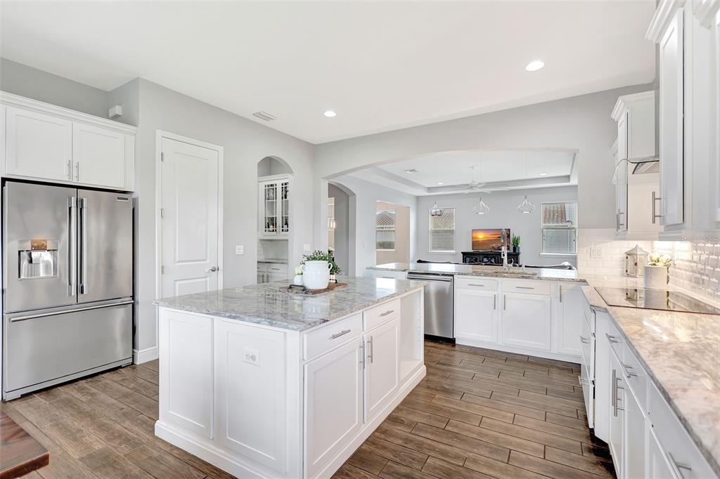 Bradenton, Florida, 34212, United States, 5 Bedrooms Bedrooms, ,5 BathroomsBathrooms,Residential,For Sale,1917227