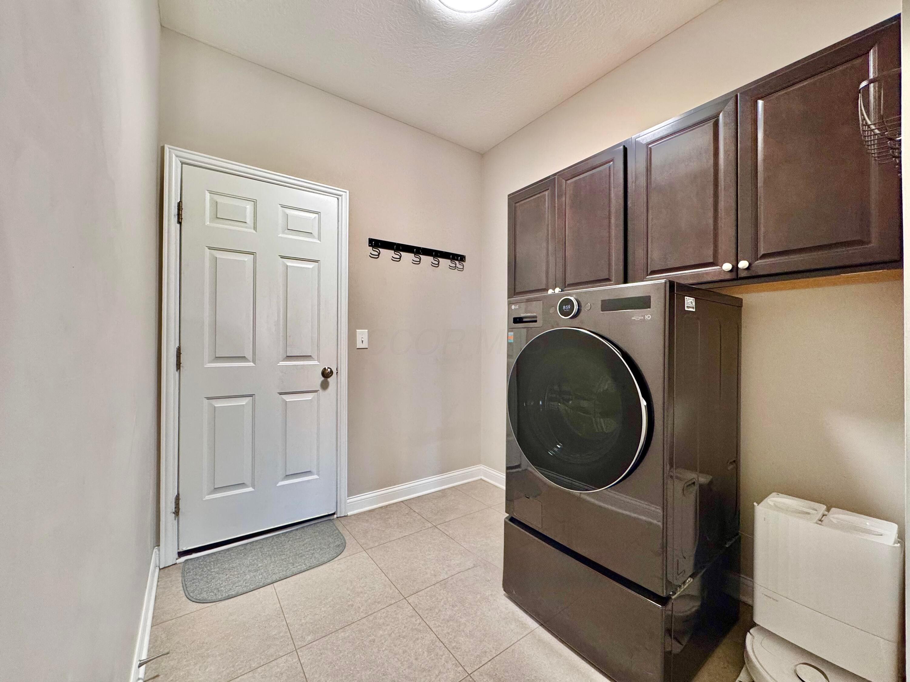 Powell, Ohio, 43065, United States, 3 Bedrooms Bedrooms, ,2 BathroomsBathrooms,Residential,For Sale,1989731