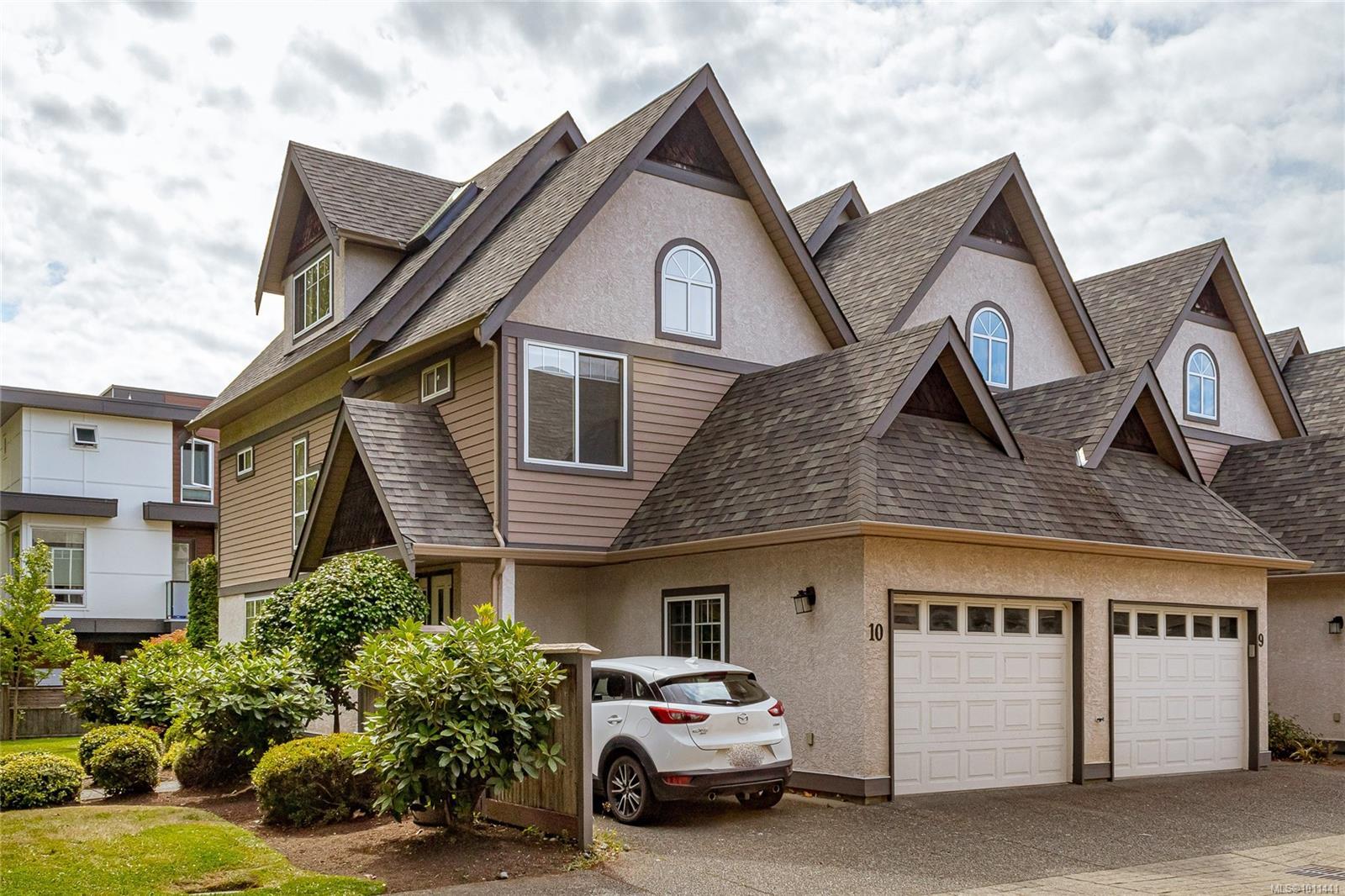VICTORIA, British Columbia, V8R 4M4, CA, 3 Bedrooms Bedrooms, ,Residential,For Sale,1951151