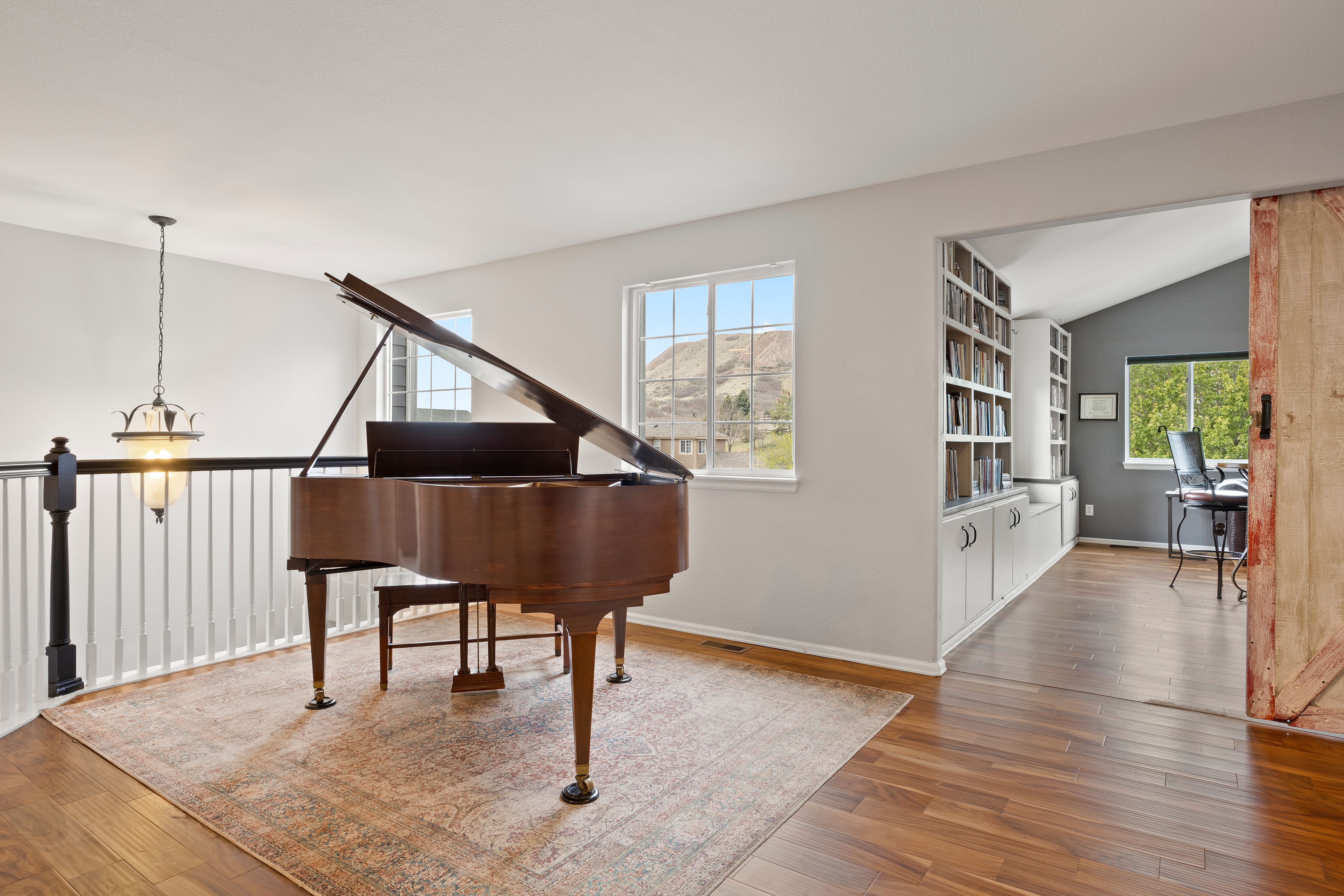 Situated on a desirable corner lot in the sought-after Red Hawk community - 物件實景