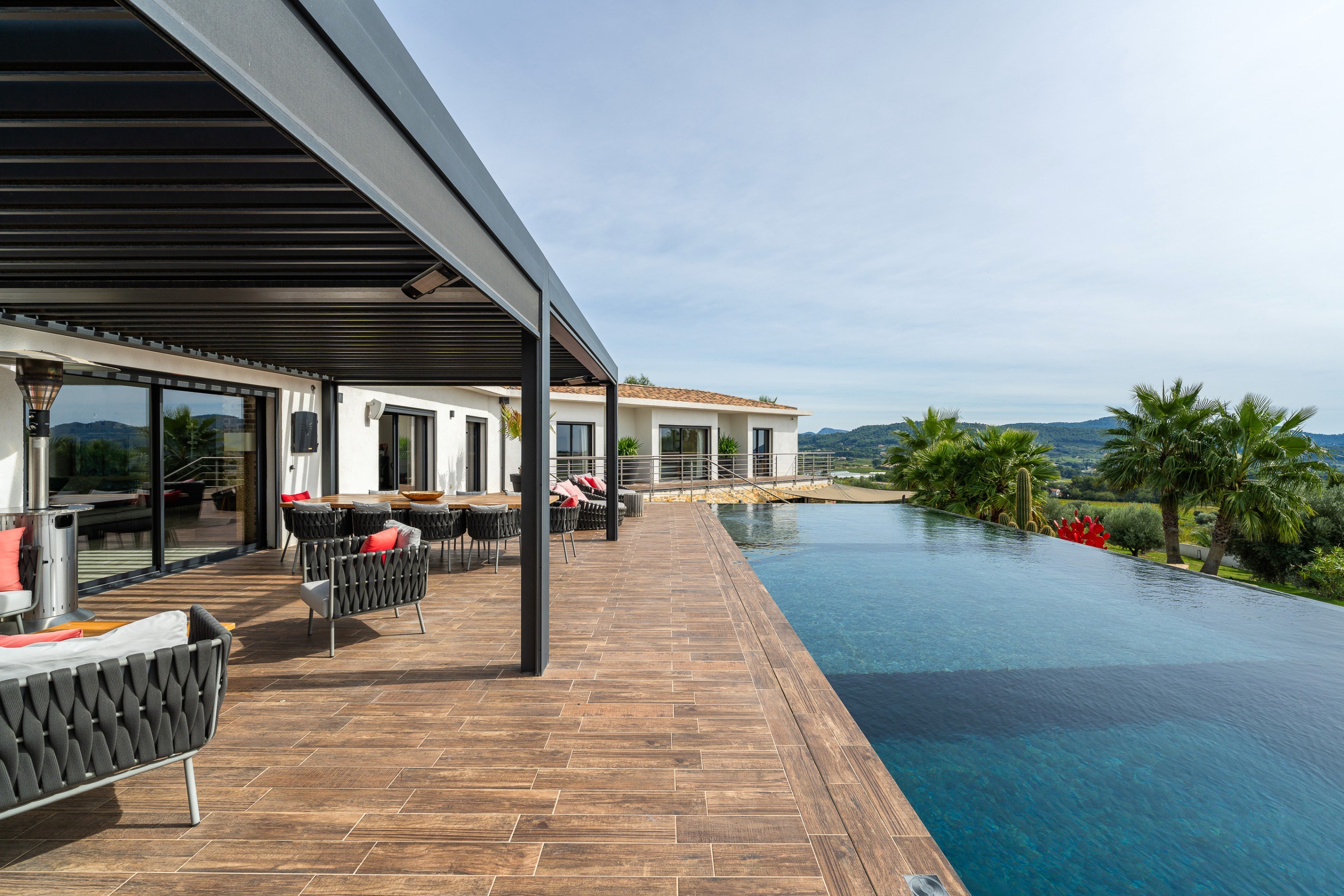  La Cadière-d’Azur – Contemporary Villa with Sea View, Infinity Pool and Mini Go… - 物件實景