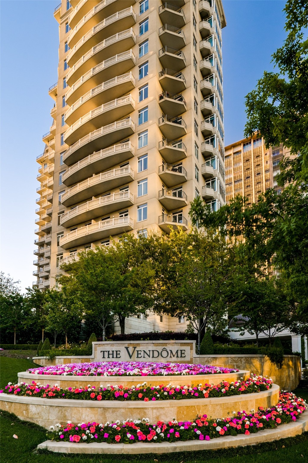 Dallas, Texas, 75219, United States, 3 Bedrooms Bedrooms, ,4 BathroomsBathrooms,Residential,For Sale,1993502