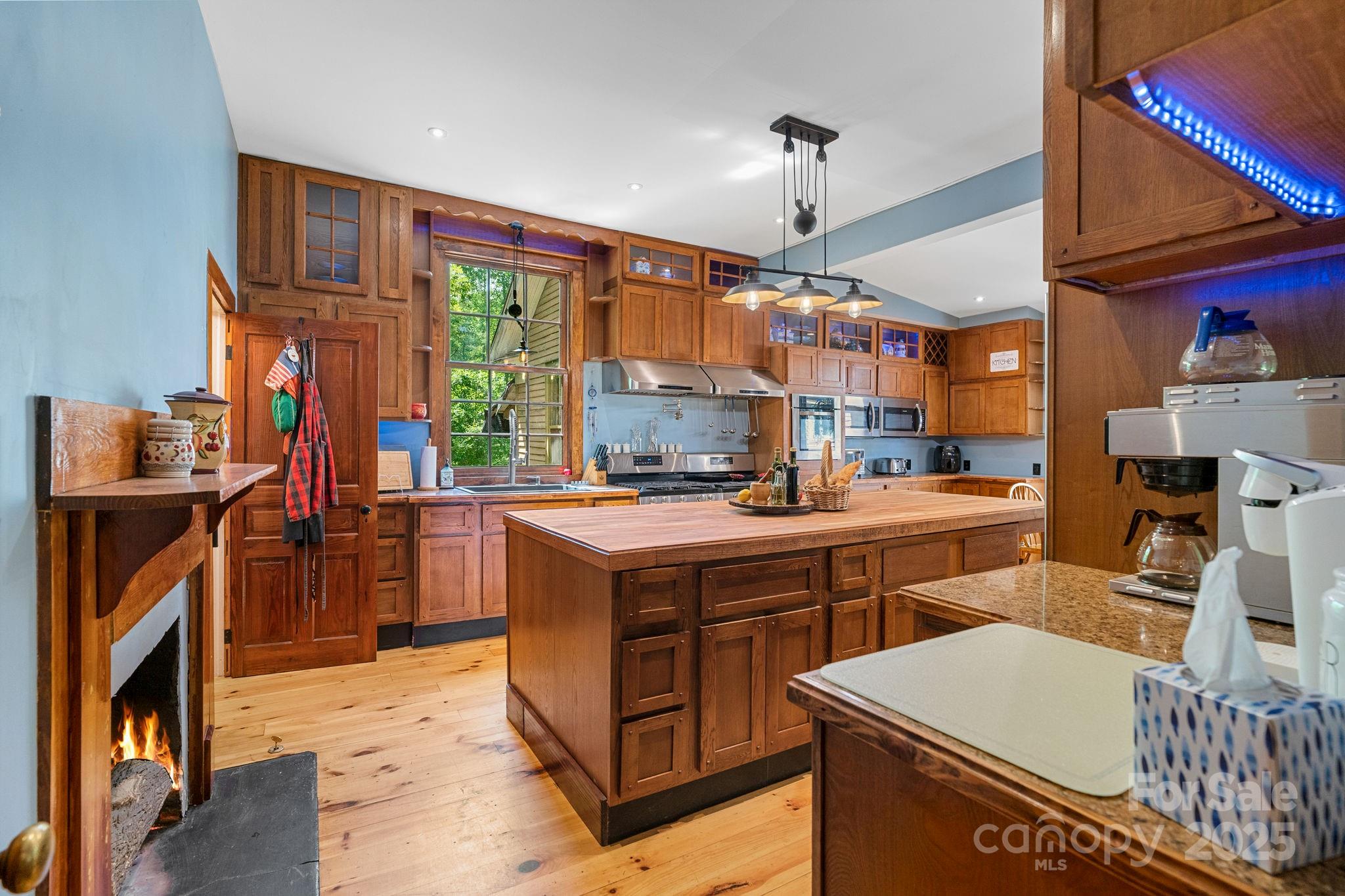 Hendersonville, North Carolina, 28739, United States, 6 Bedrooms Bedrooms, ,5 BathroomsBathrooms,Residential,For Sale,1825253