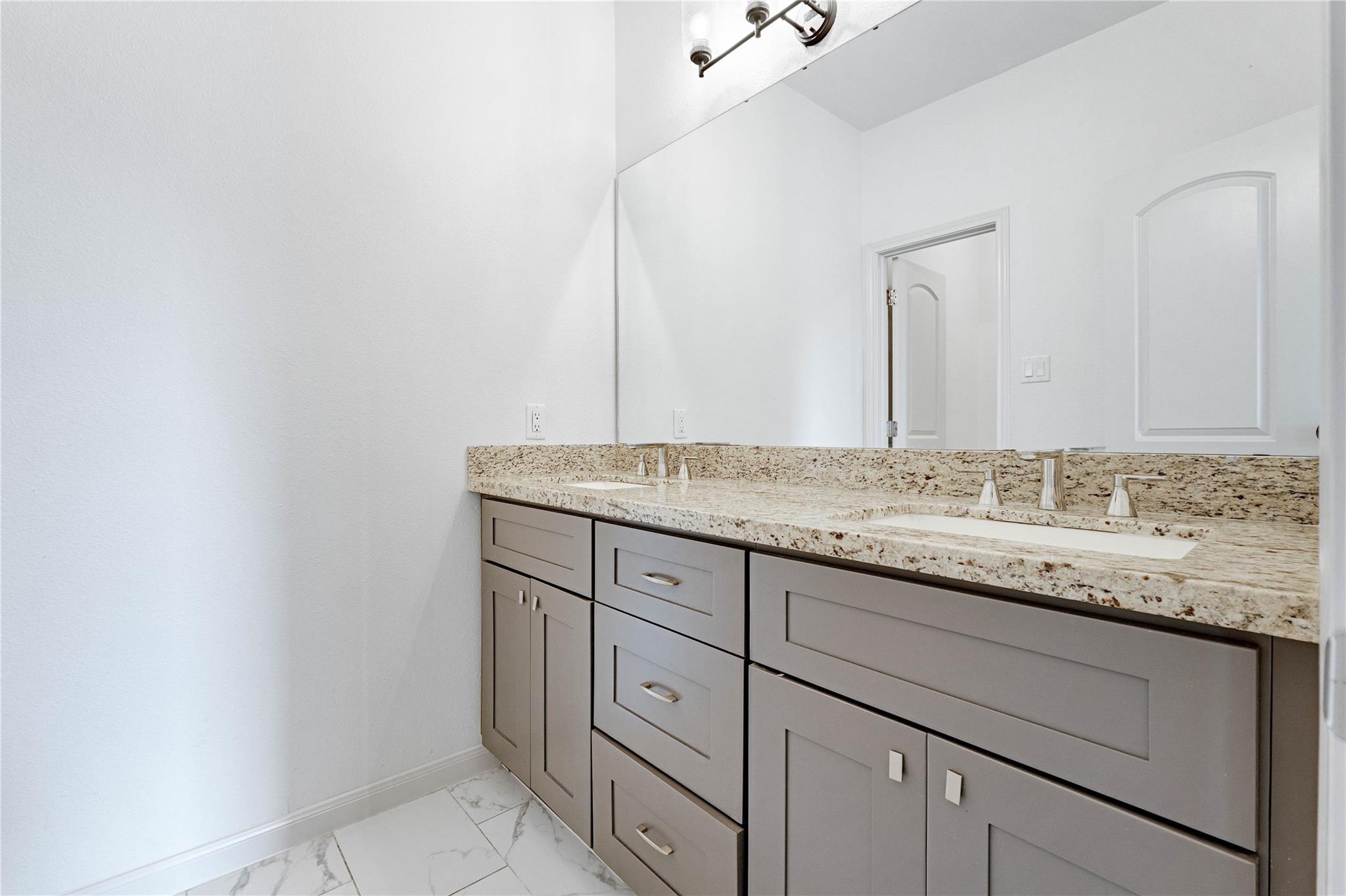 Richmond, Texas, 77407, United States, 5 Bedrooms Bedrooms, ,5 BathroomsBathrooms,Residential,For Sale,1975951