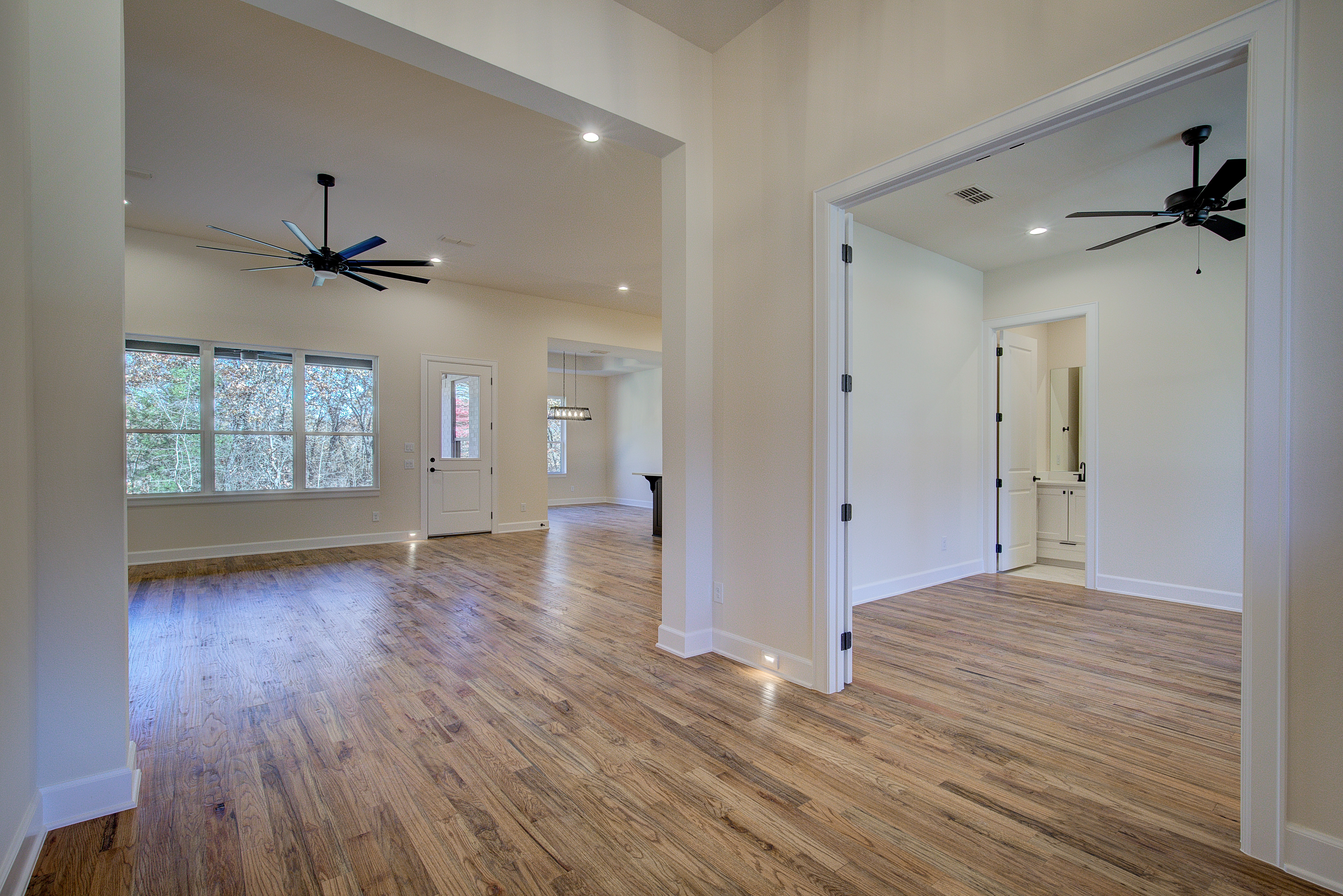 Mineola, Texas, 75773, United States, 4 Bedrooms Bedrooms, ,4 BathroomsBathrooms,Residential,For Sale,1981031