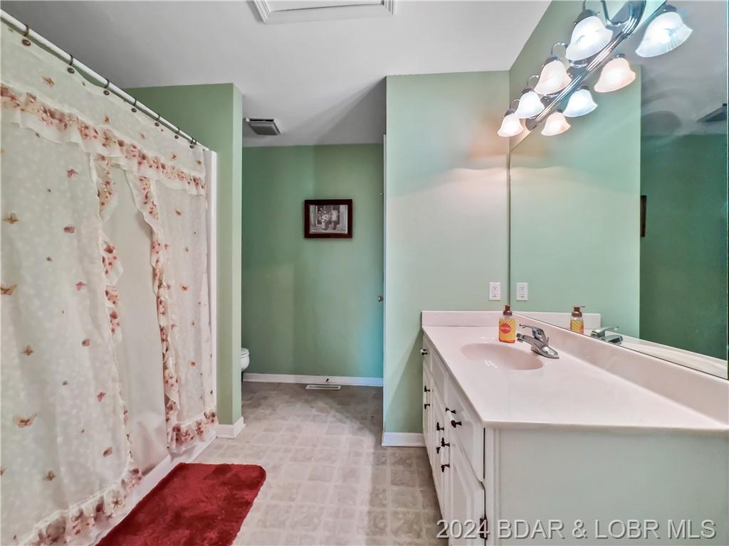 Camdenton, Missouri, 65020, United States, 5 Bedrooms Bedrooms, ,5 BathroomsBathrooms,Residential,For Sale,1850367