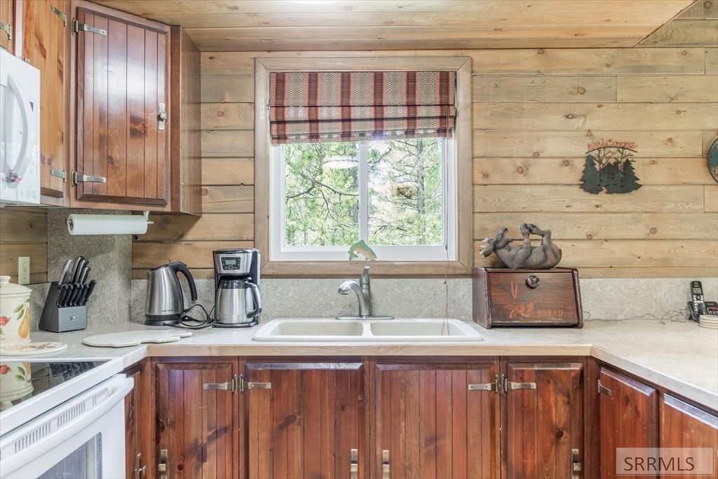 ISLAND PARK, Idaho, 83429, United States, 3 Bedrooms Bedrooms, ,2 BathroomsBathrooms,Residential,For Sale,2049198