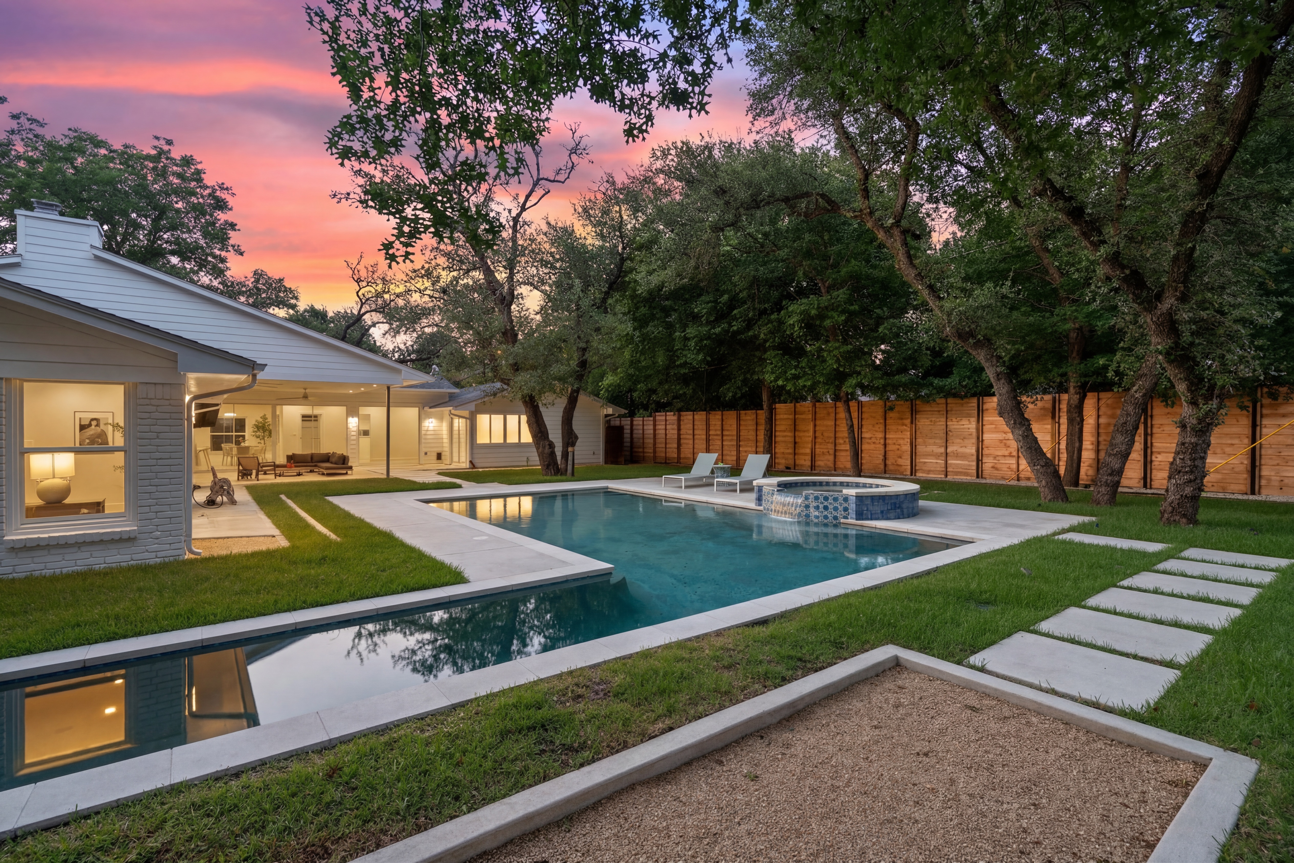  Midcentury Modern NW Hills Off Market - Lap Pool, Huge Windows, Renovated - 物件實景