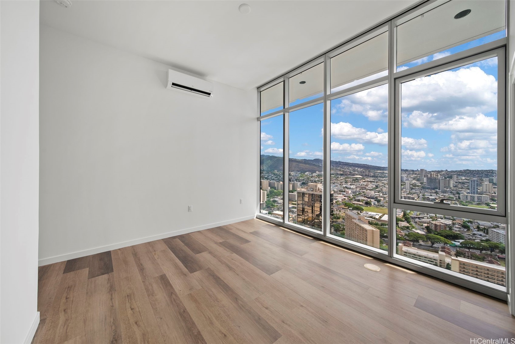 Honolulu, Hawaii, 96814, United States, 2 Bedrooms Bedrooms, ,2 BathroomsBathrooms,Residential,For Sale,2003184