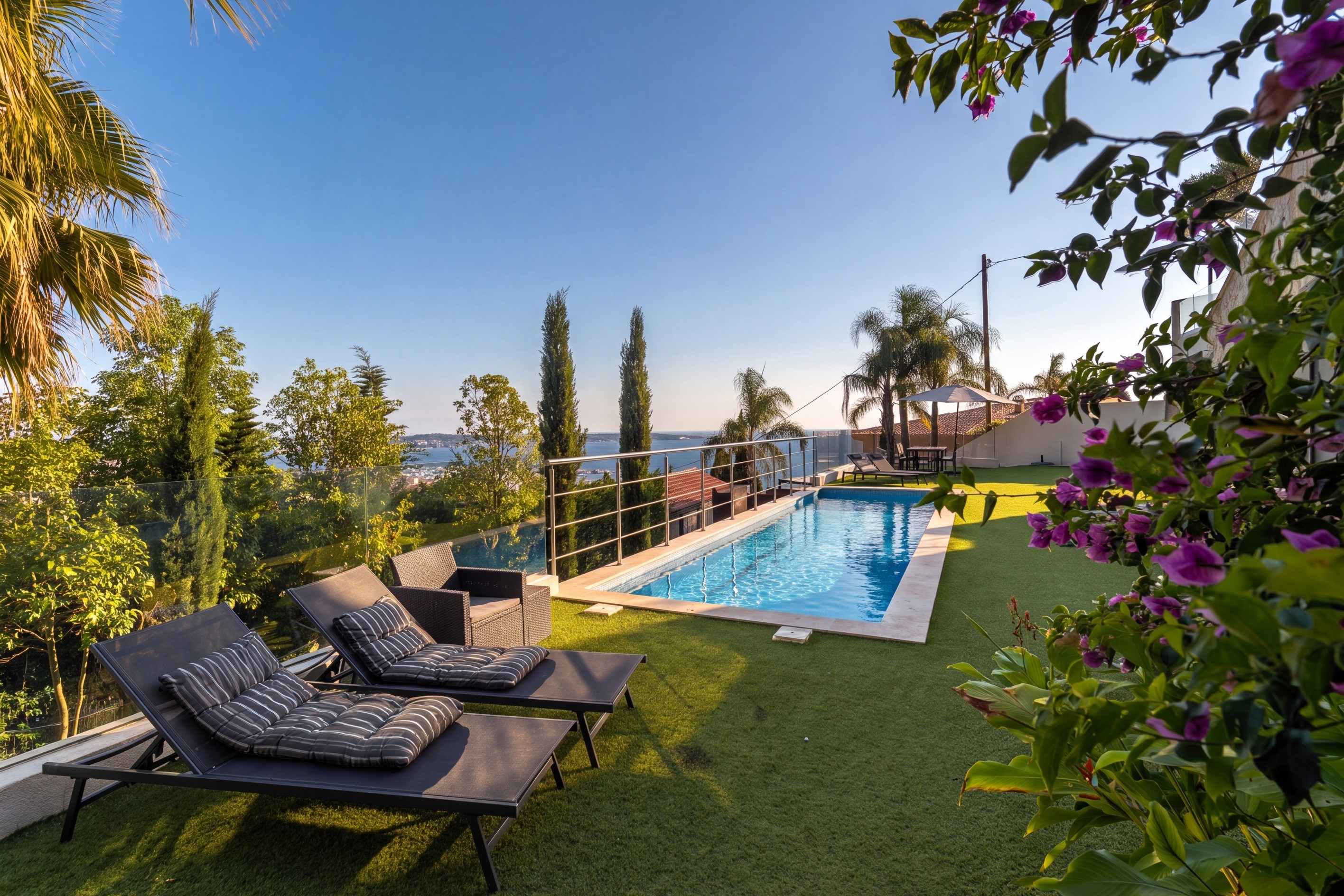  Renovated contemporary villa with panoramic sea views to Cap d
