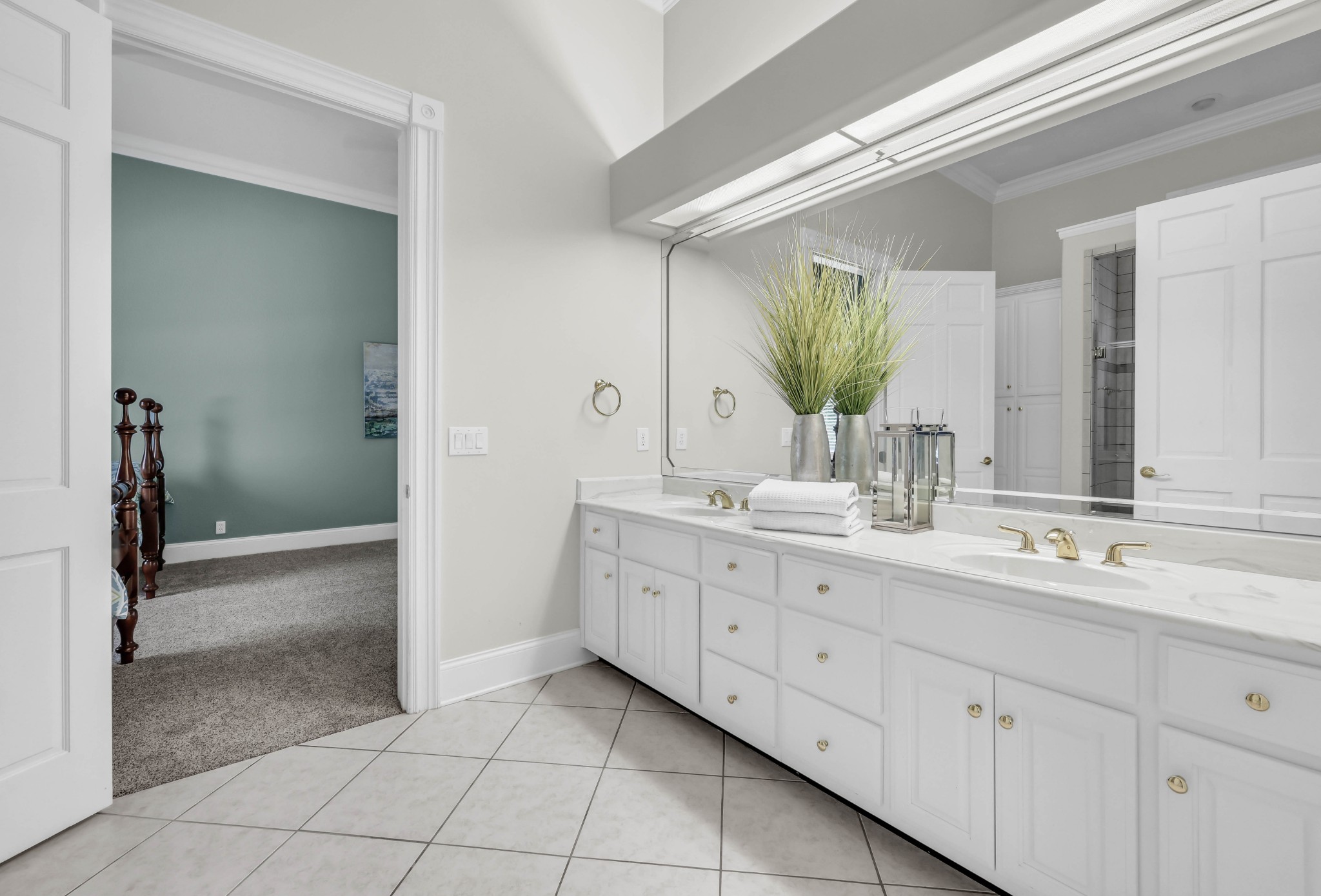 Clarksville, Tennessee, 37043, United States, 4 Bedrooms Bedrooms, ,4 BathroomsBathrooms,Residential,For Sale,1980790